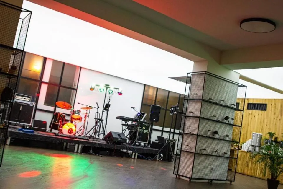 Restaurant/places to eat in AMBER PORT