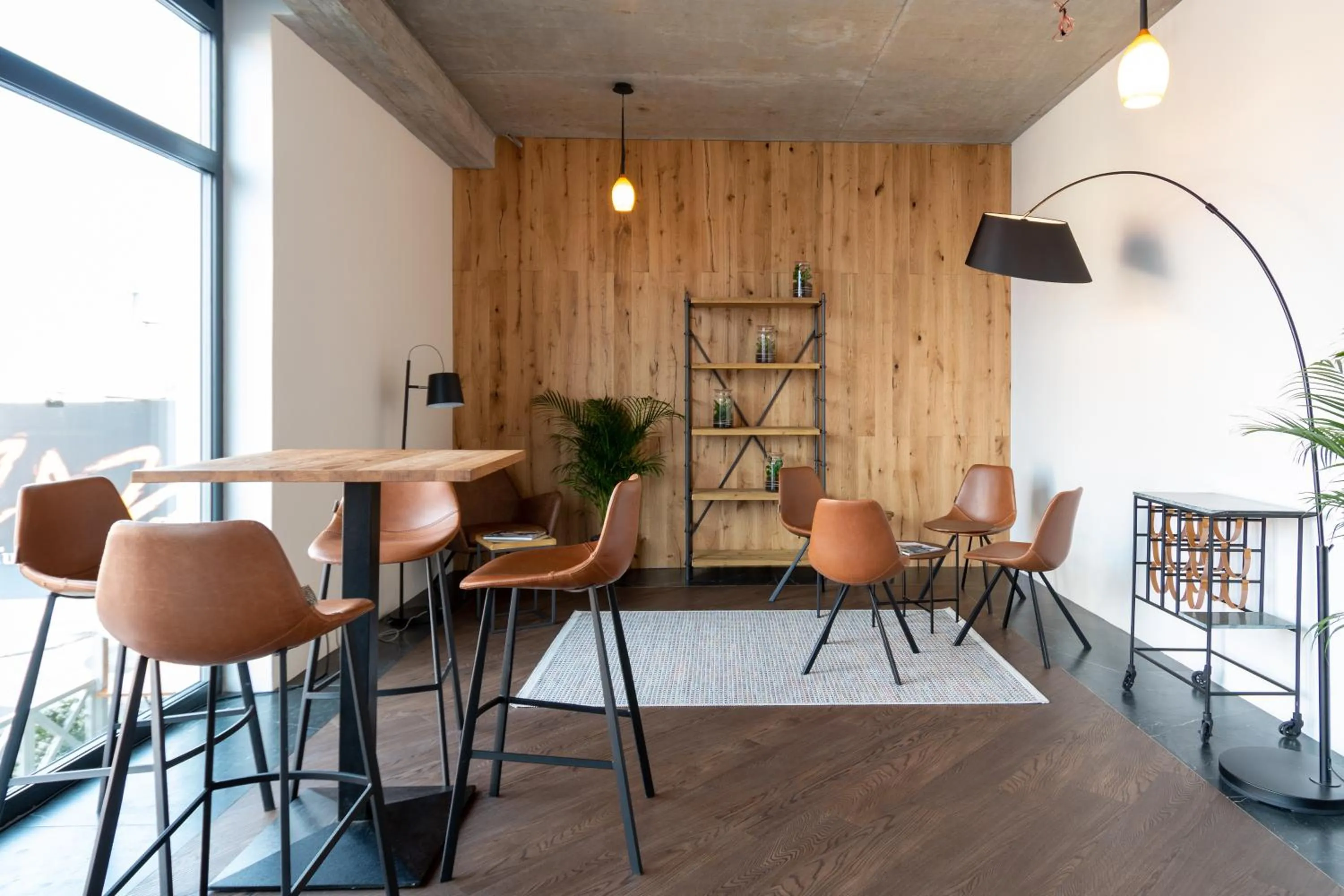 Restaurant/places to eat in AMBER PORT