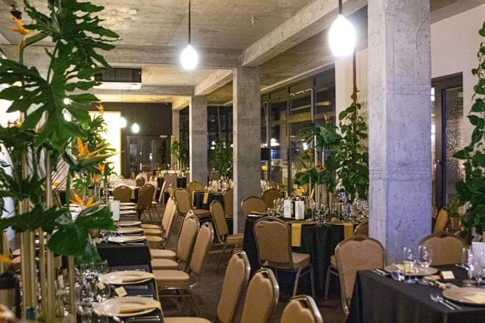 Restaurant/places to eat in AMBER PORT