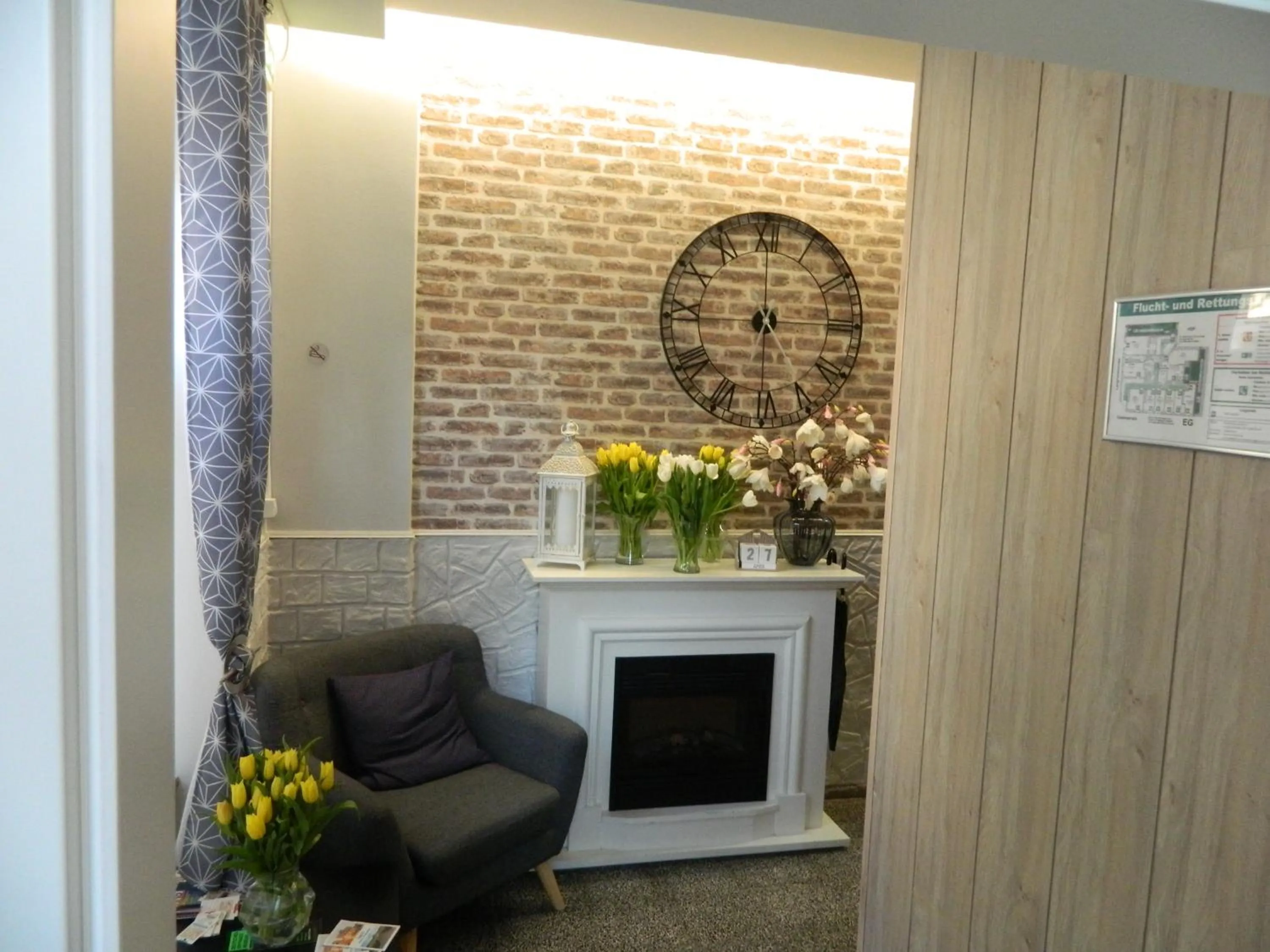 Communal lounge/ TV room in K&S Apartments