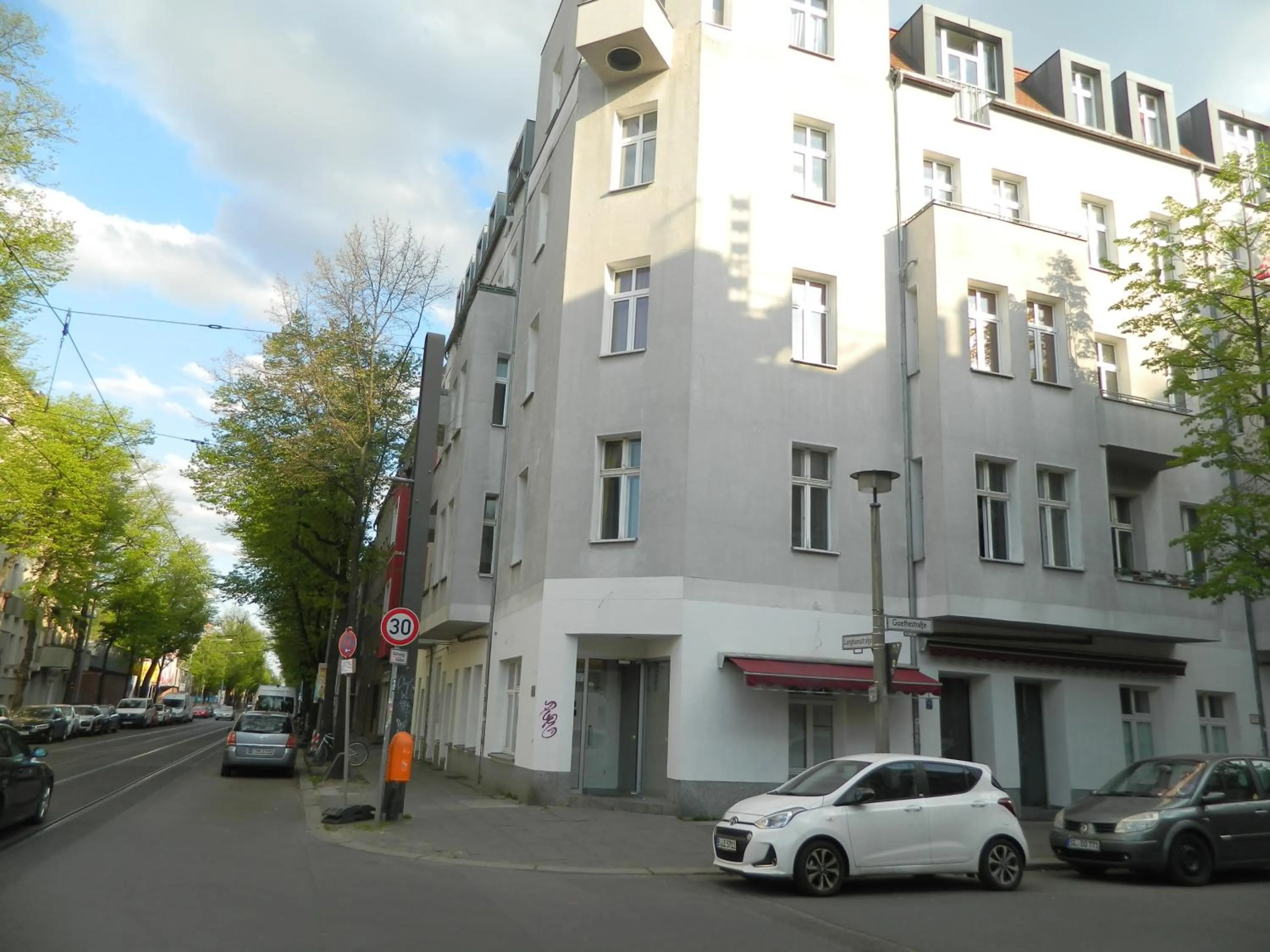 Facade/entrance in K&S Apartments