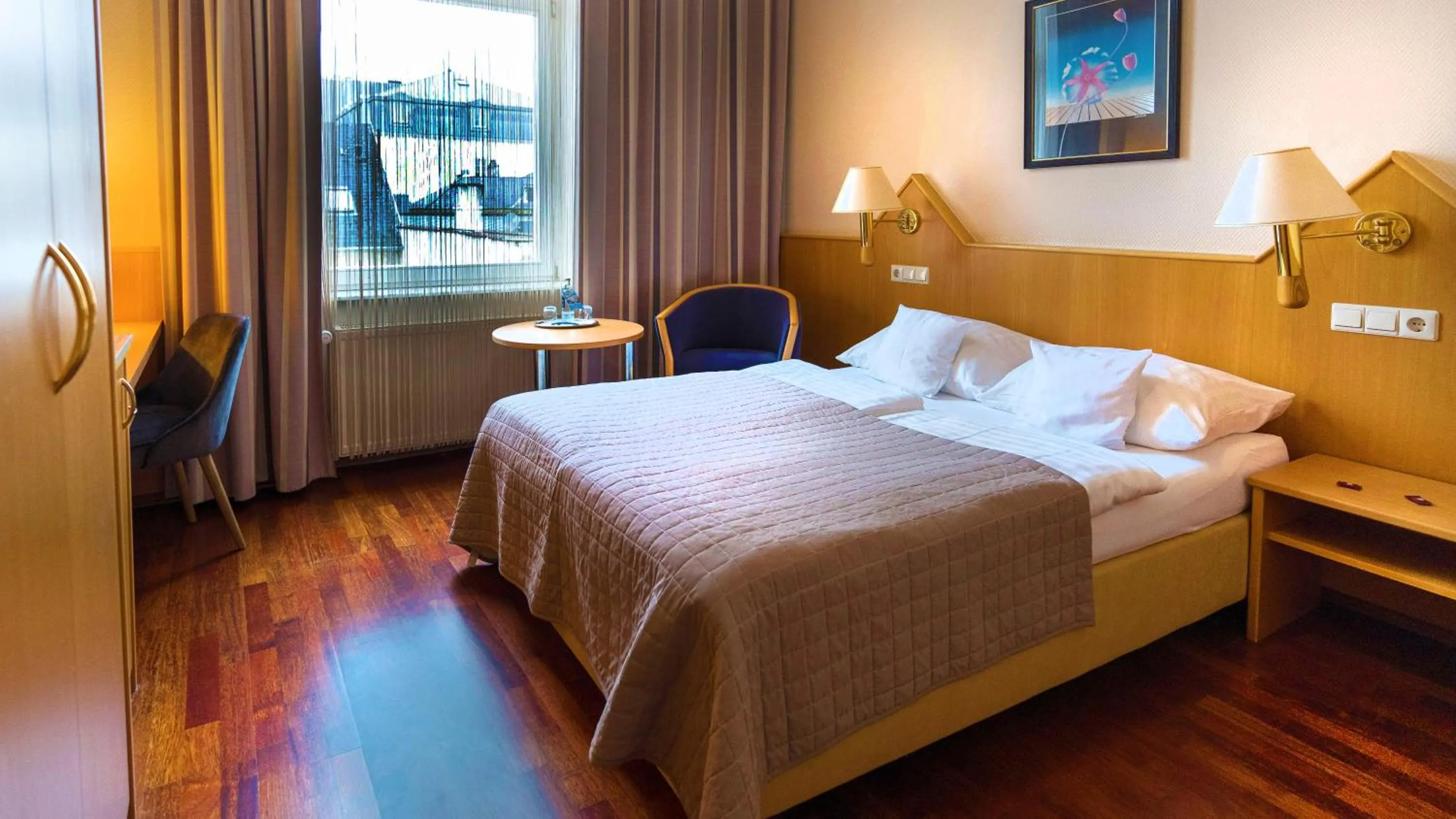 Photo of the whole room, Bed in Komfort Hotel Am Kurpark