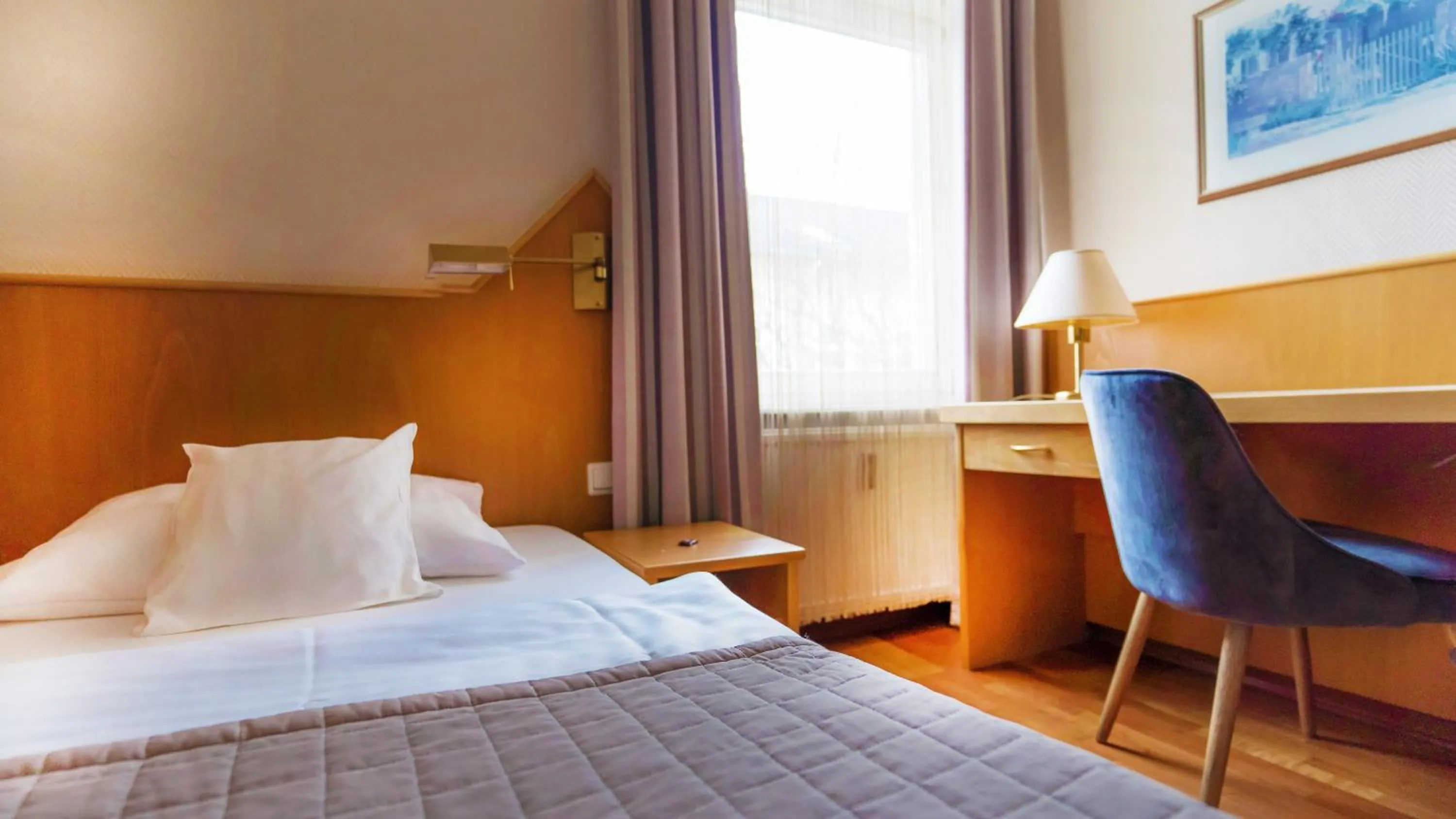 Photo of the whole room, Bed in Komfort Hotel Am Kurpark