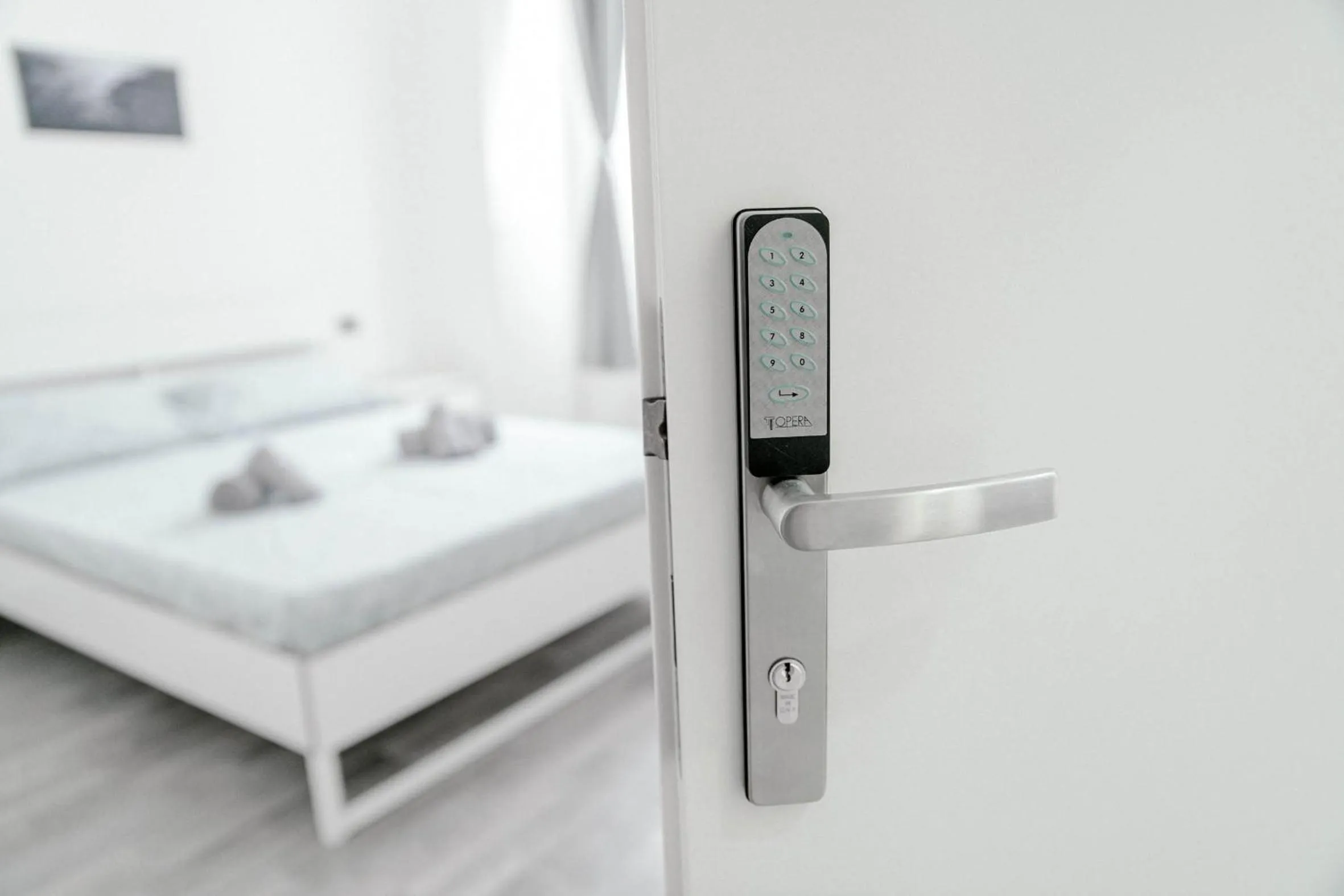 Bedroom, Bed in Downtown Rooms