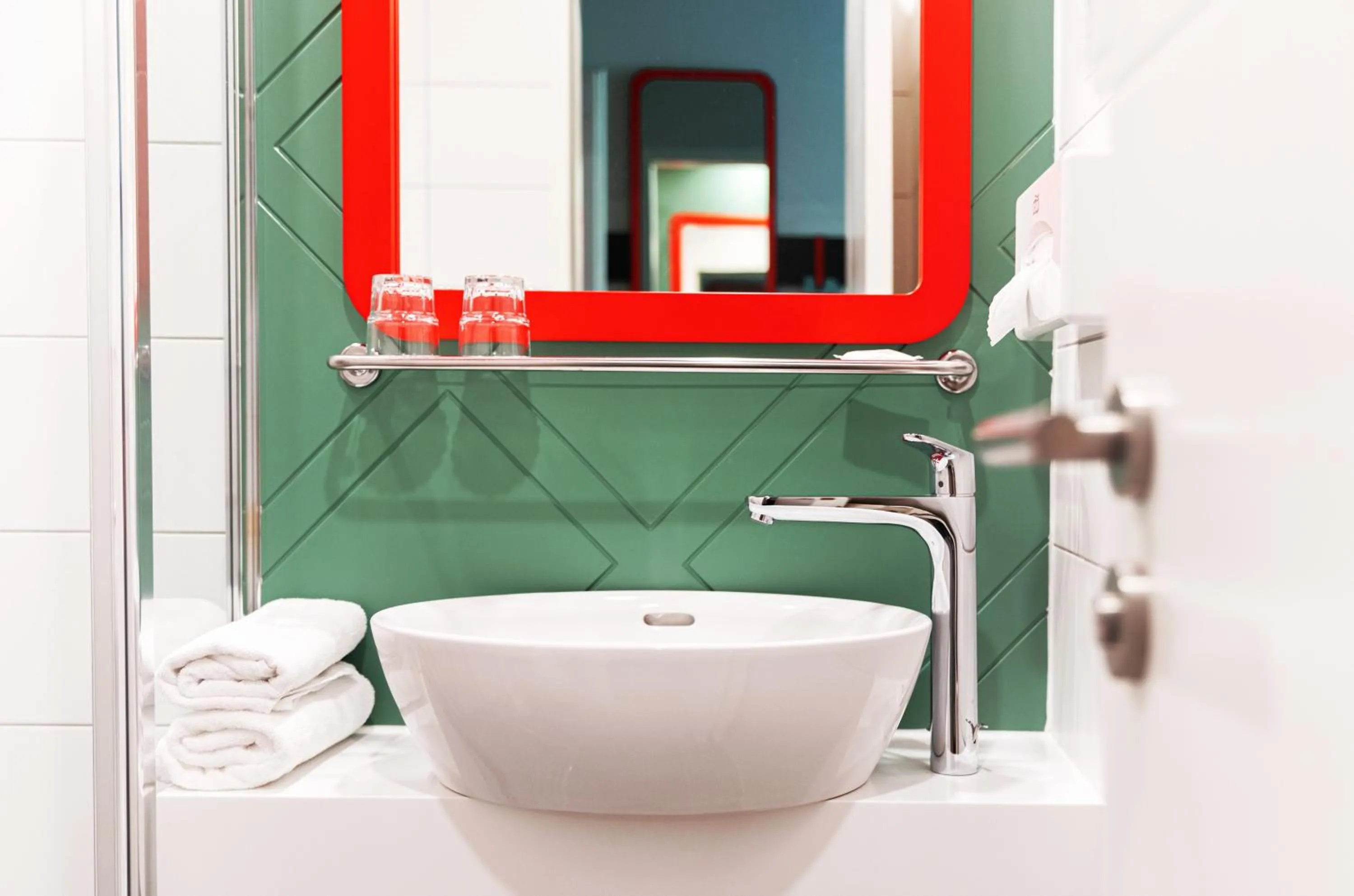 Shower in Good Morning Berlin City West