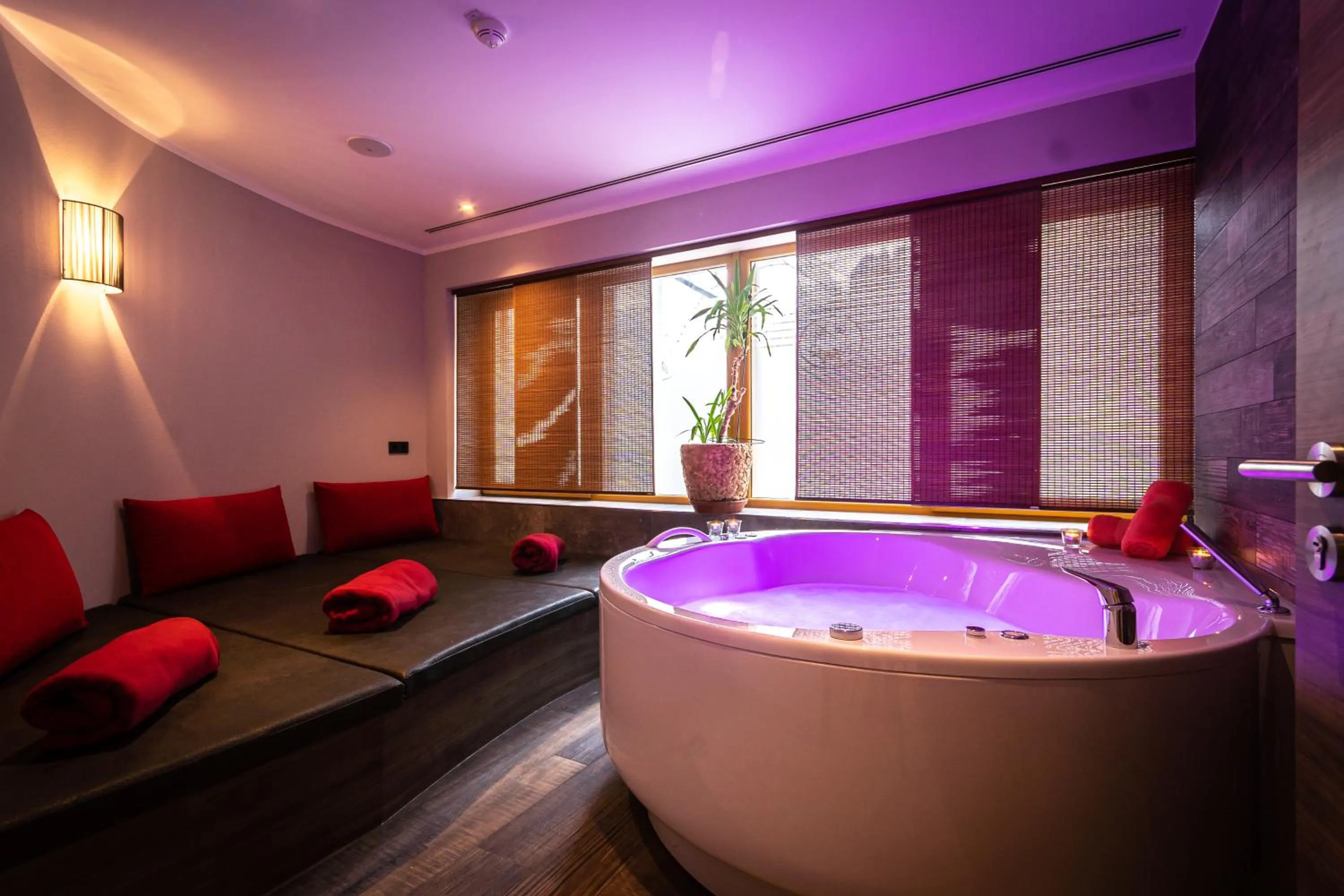 Hot Tub in Hotel Amselgrundschlößchen