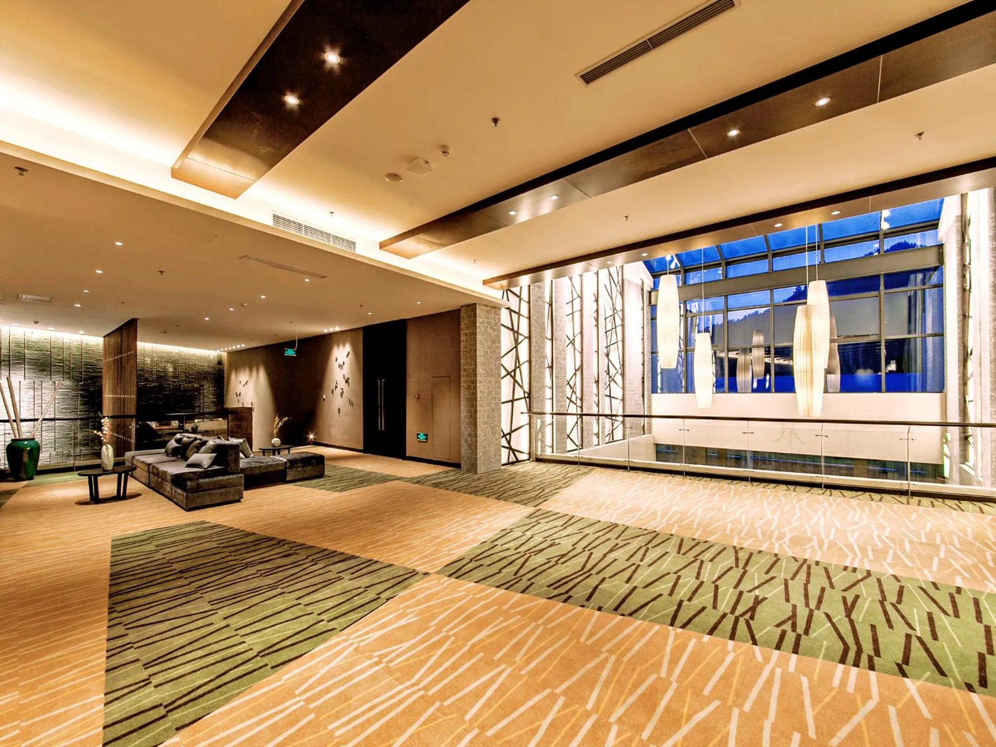 Communal lounge/ TV room in Huangshan Demaotang Hotel