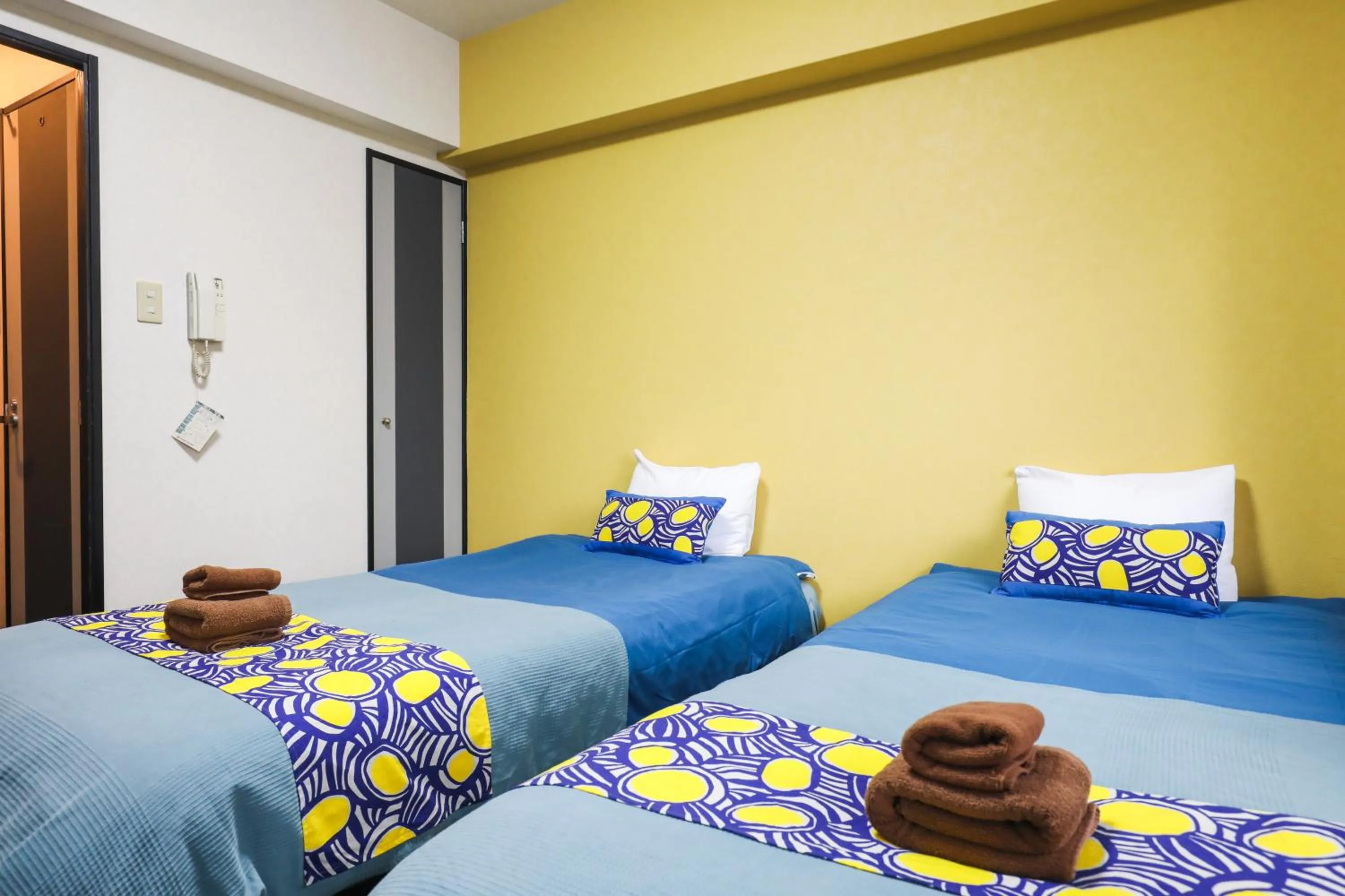 Twin Room in SUMIYOSHI APARTMENT Hotel 住吉アパートメントホテル