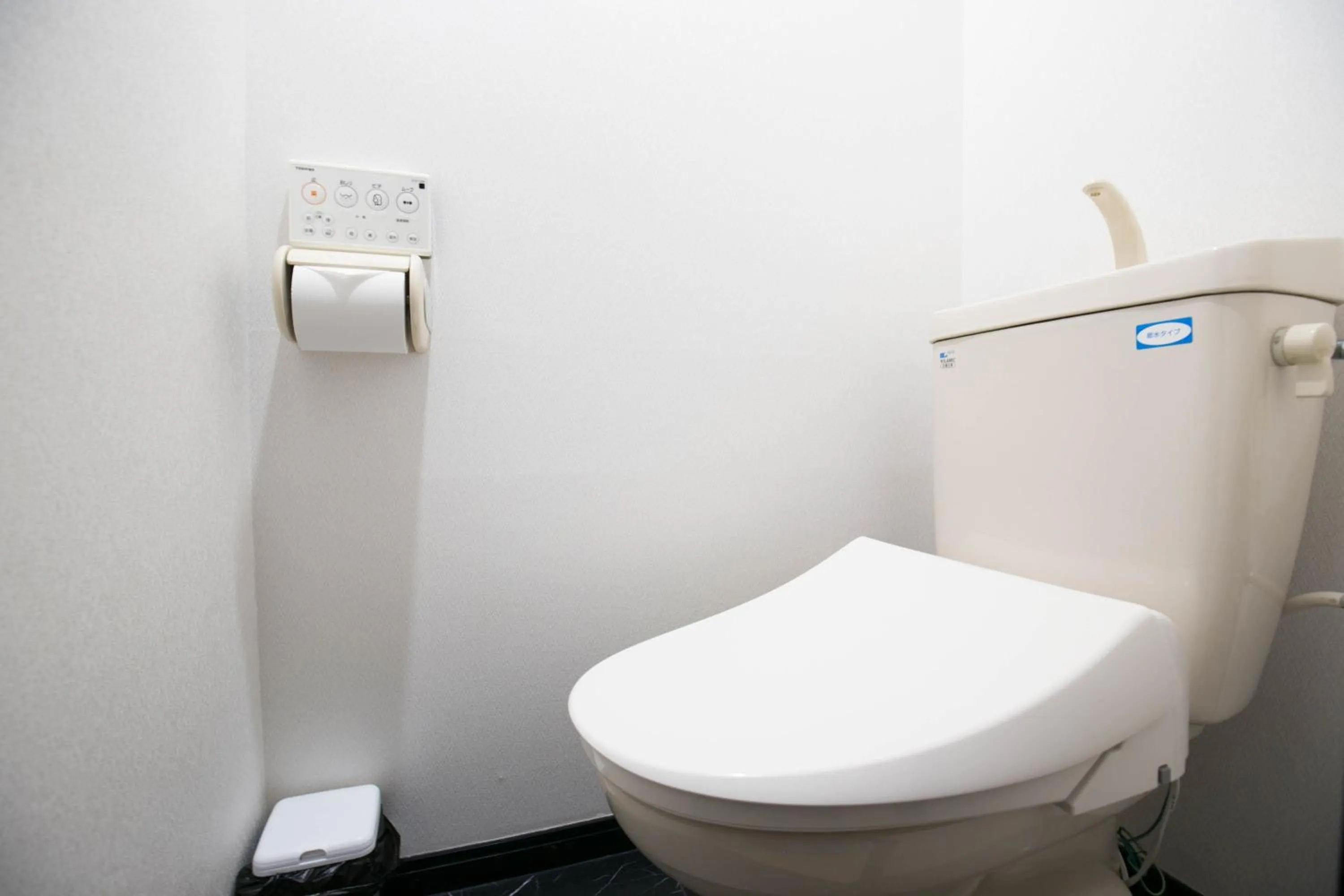 Toilet in SUMIYOSHI APARTMENT Hotel 住吉アパートメントホテル