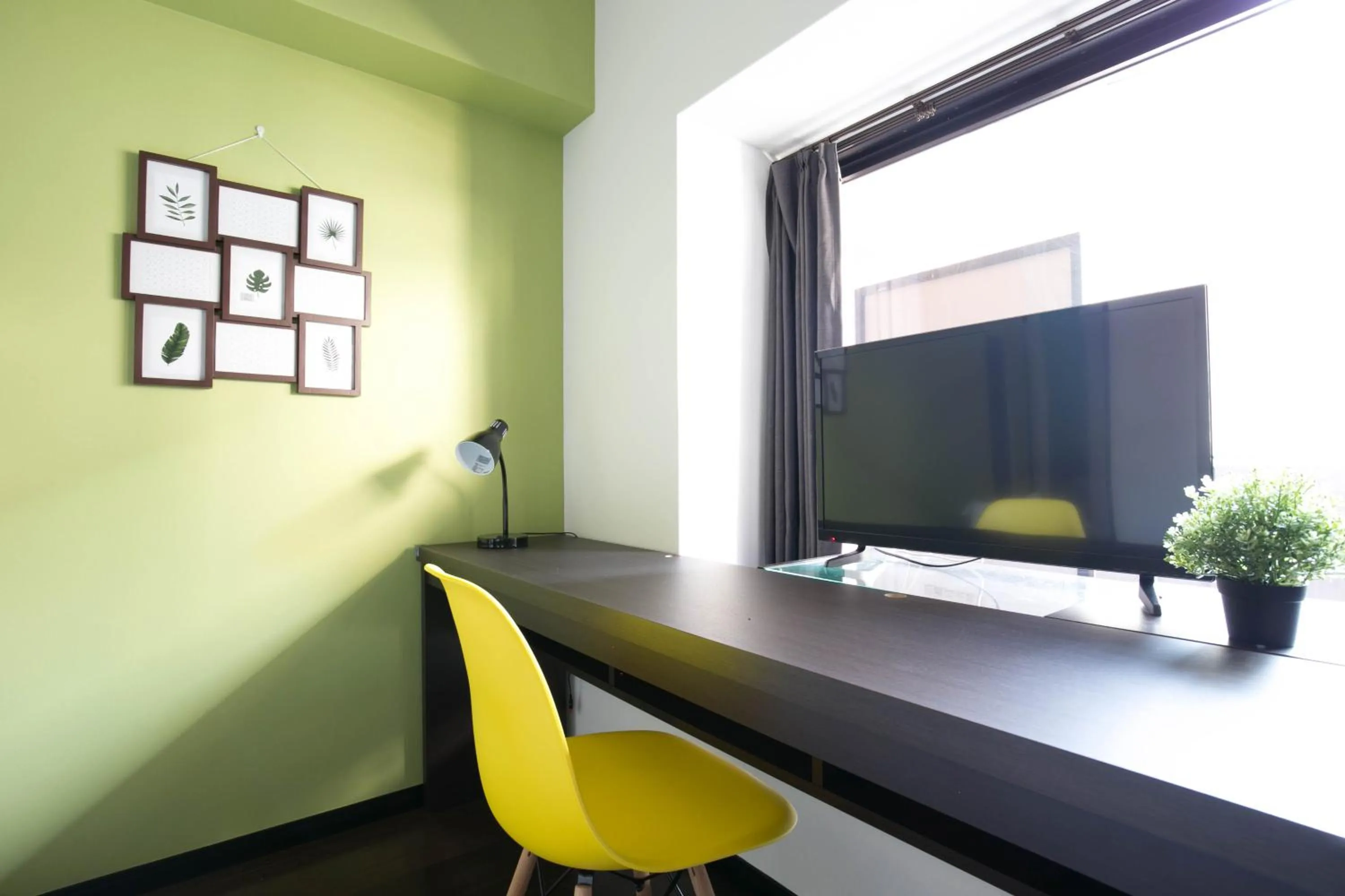 TV and multimedia in SUMIYOSHI APARTMENT Hotel 住吉アパートメントホテル