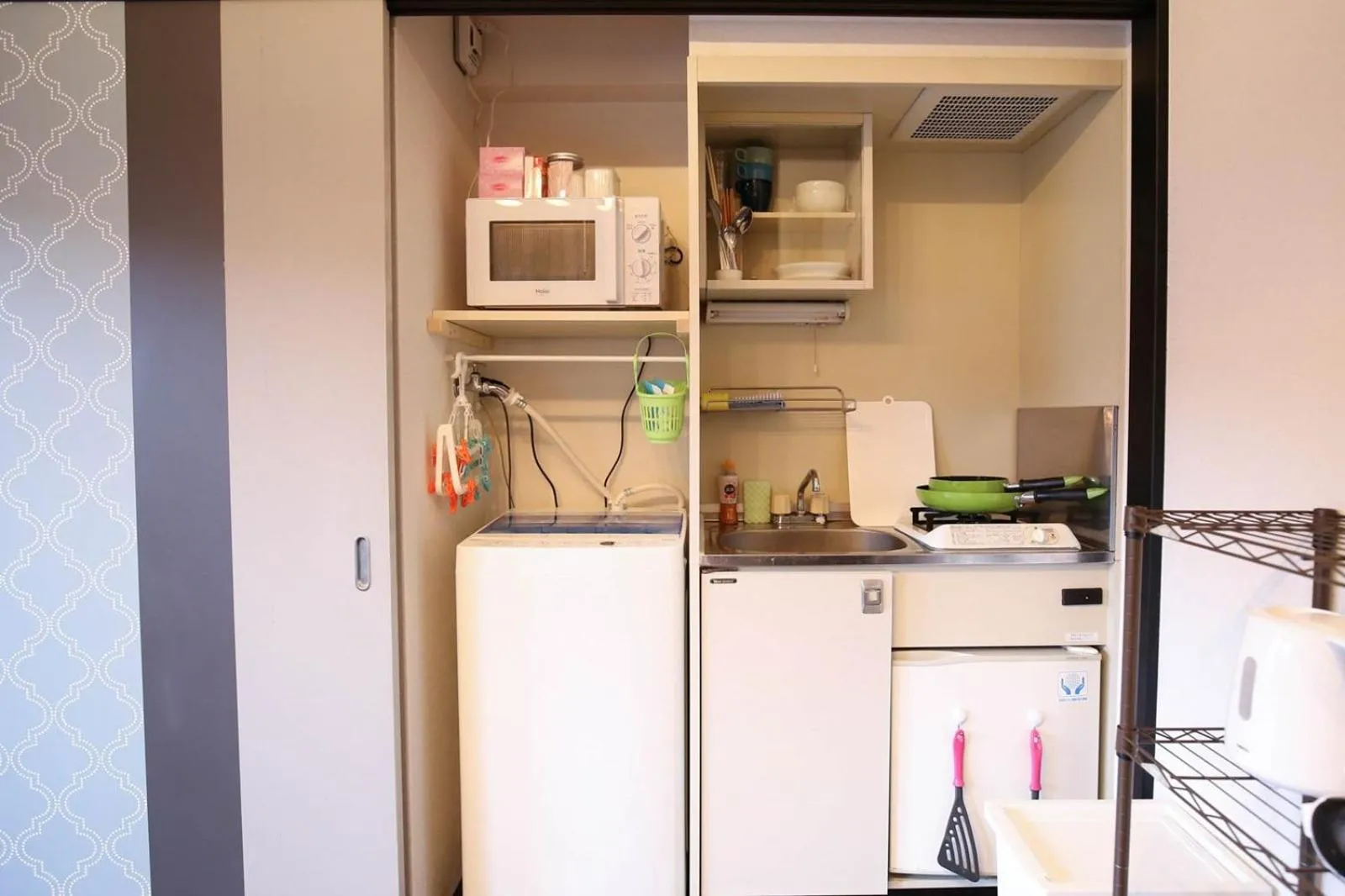 Kitchen or kitchenette in SUMIYOSHI APARTMENT Hotel 住吉アパートメントホテル