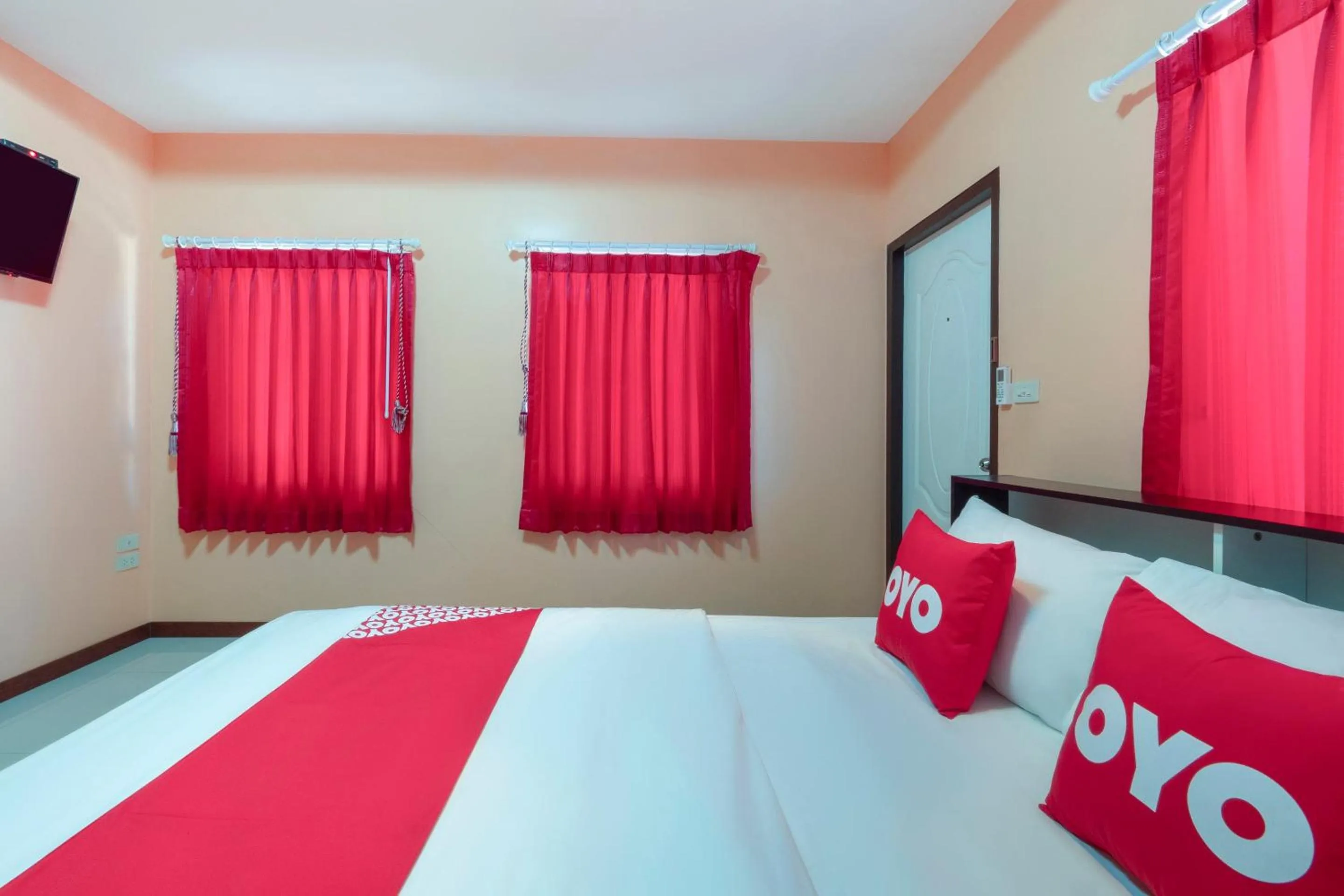 Bedroom, Bed in OYO 1166 Train Way Resort