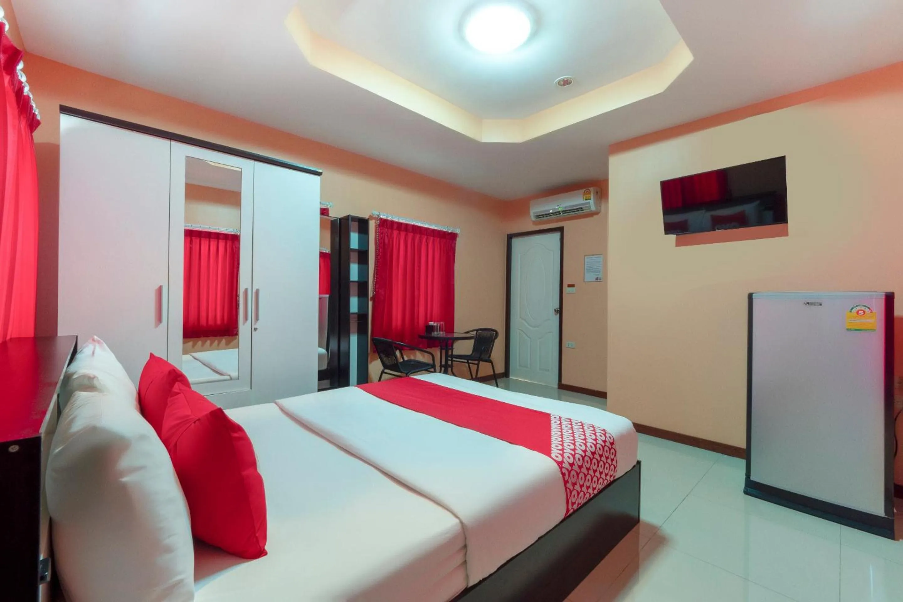 Bedroom, Bed in OYO 1166 Train Way Resort