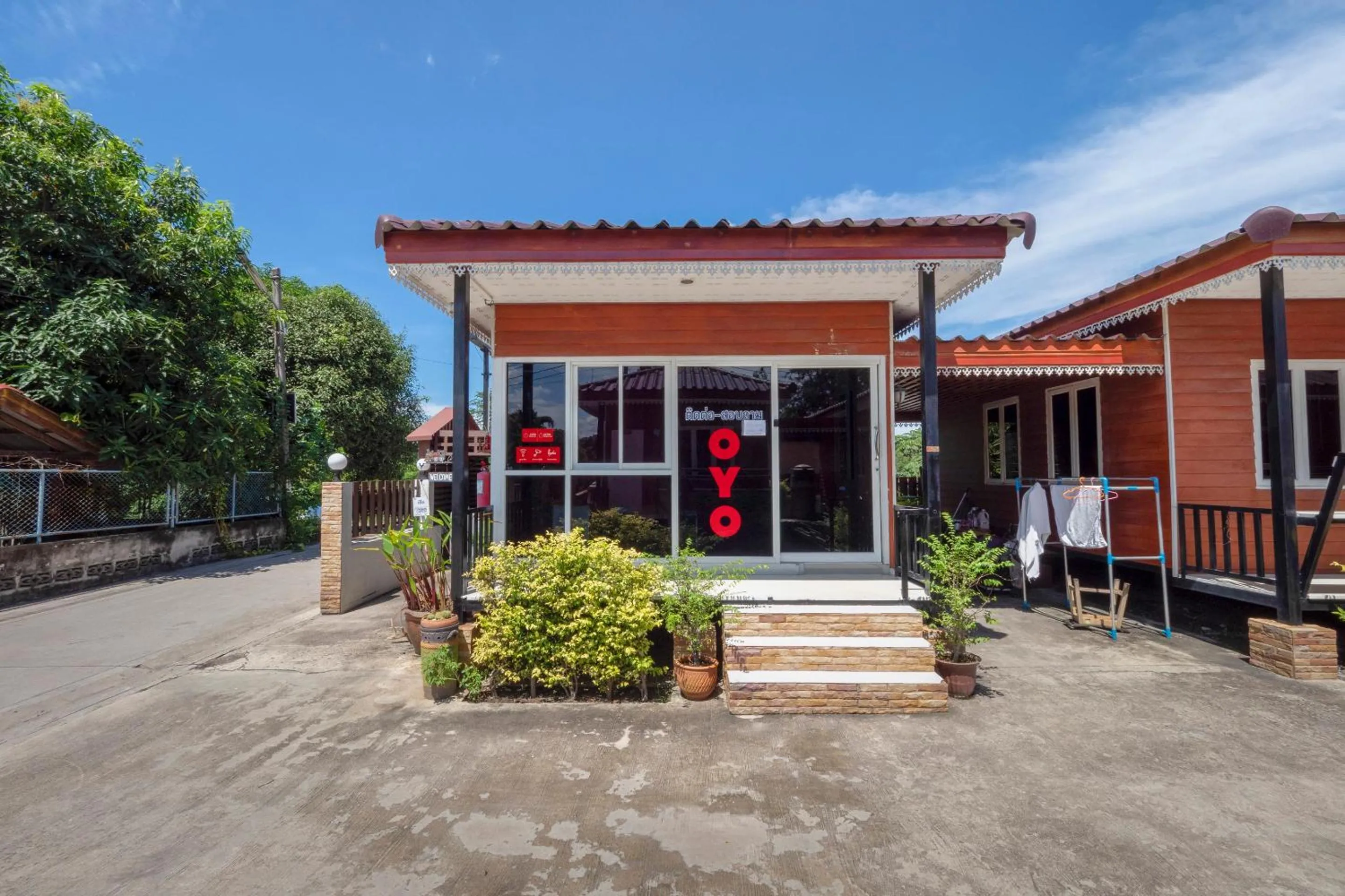 Lobby or reception in OYO 1166 Train Way Resort