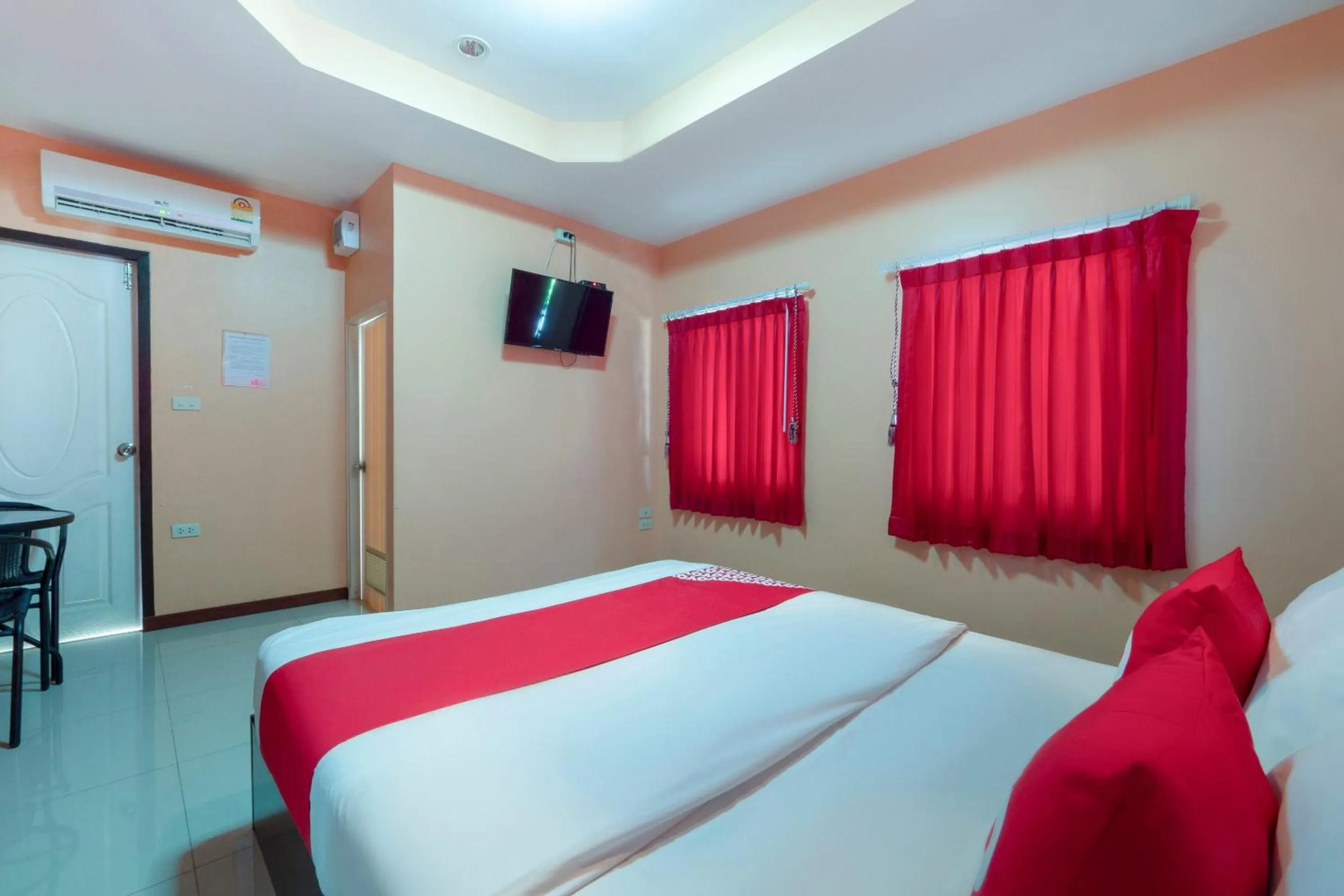 Bedroom, Bed in OYO 1166 Train Way Resort