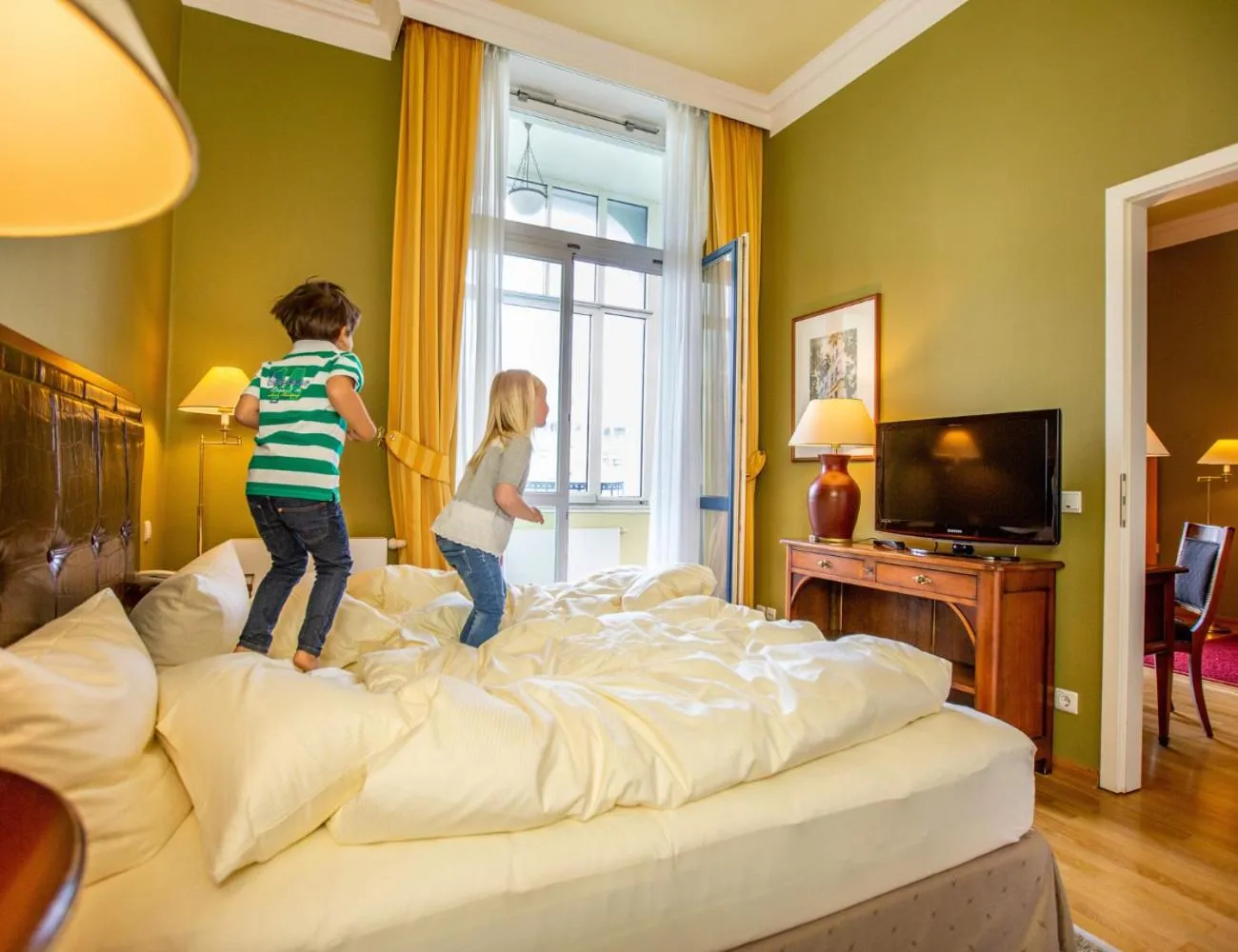 Photo of the whole room, Bed in Louisa's Place