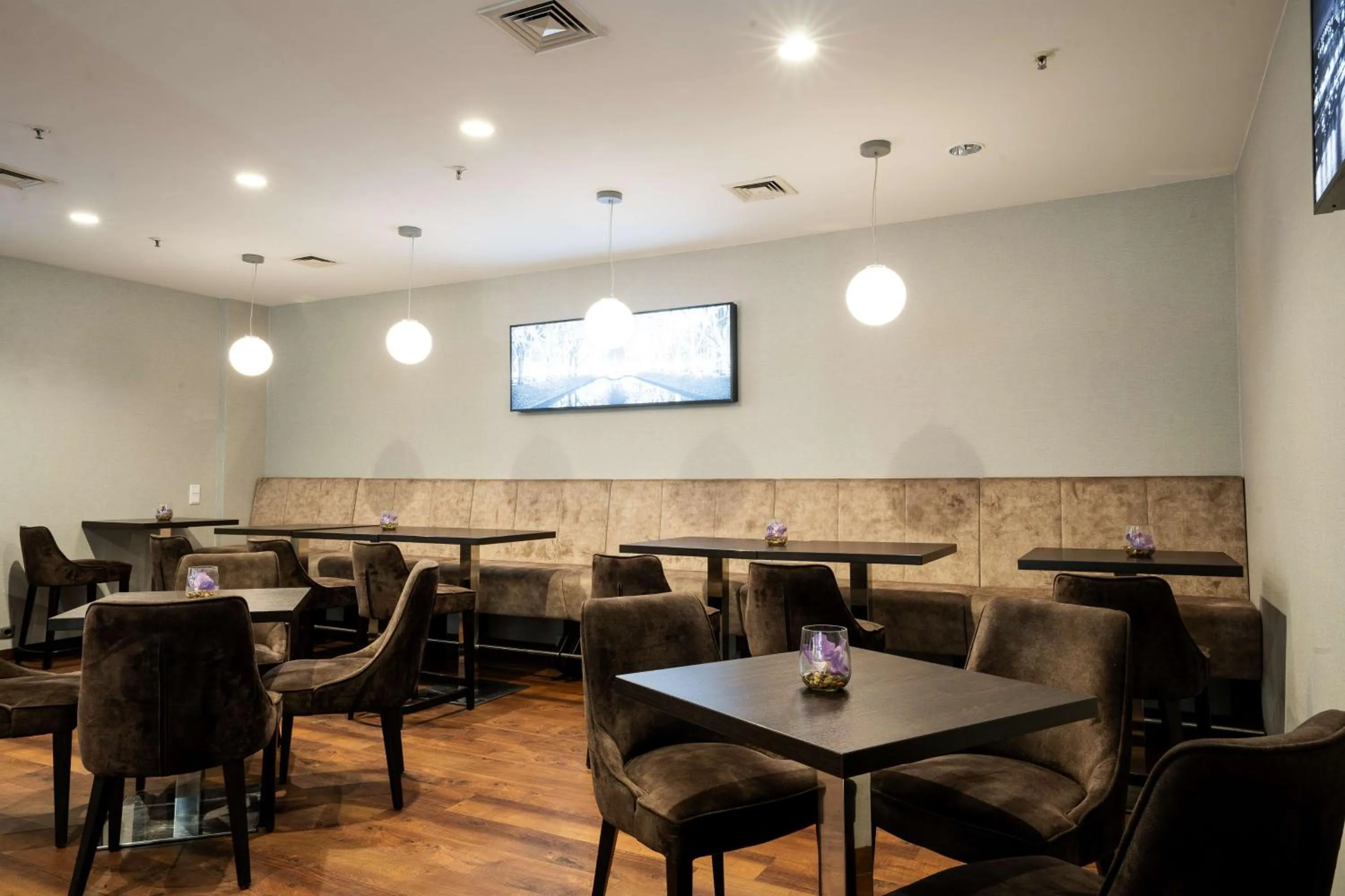 Lounge or bar in Radisson Blu Conference Hotel, Düsseldorf