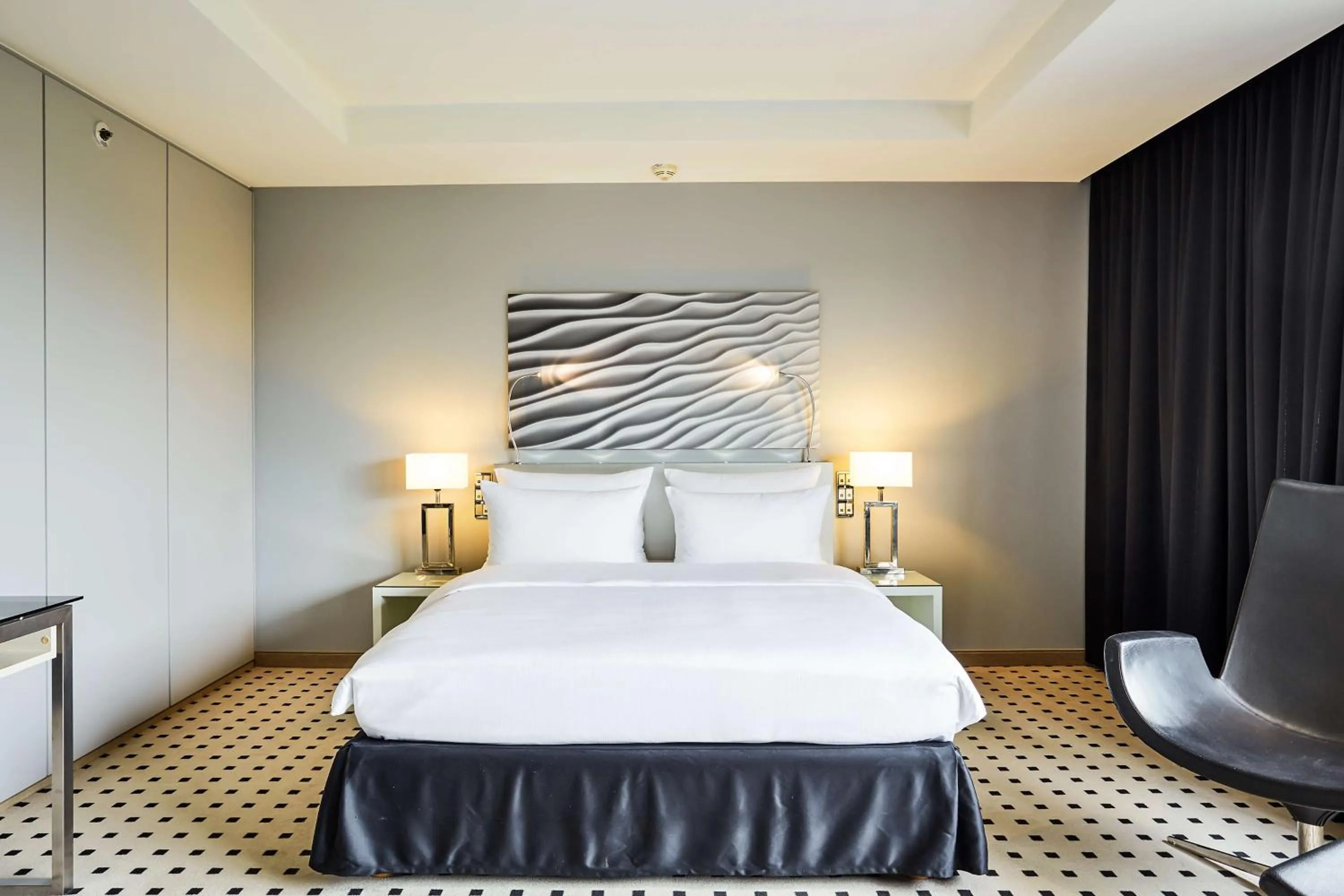 Bedroom, Bed in Radisson Blu Conference Hotel, Düsseldorf