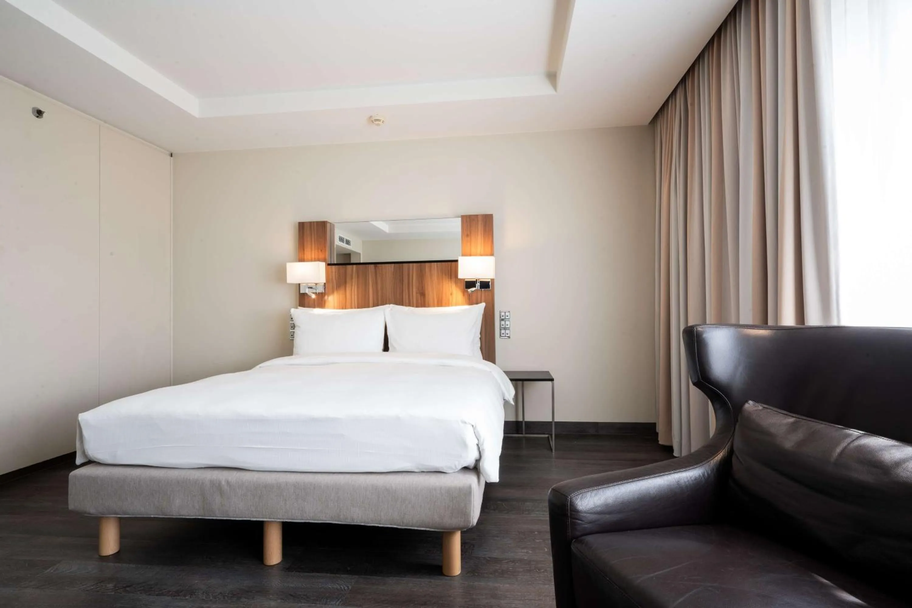 Bedroom, Bed in Radisson Blu Conference Hotel, Düsseldorf