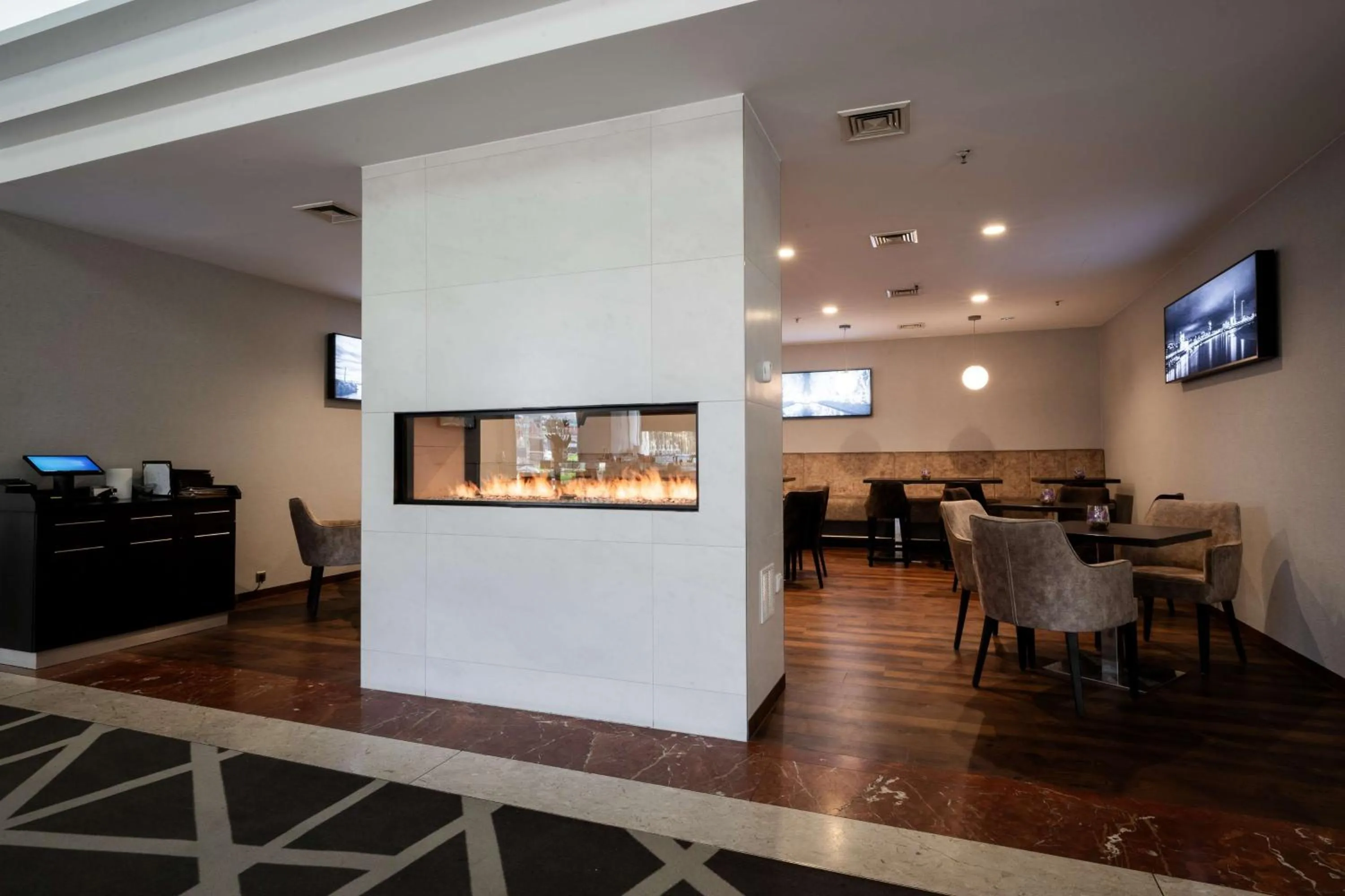 Lounge or bar in Radisson Blu Conference Hotel, Düsseldorf