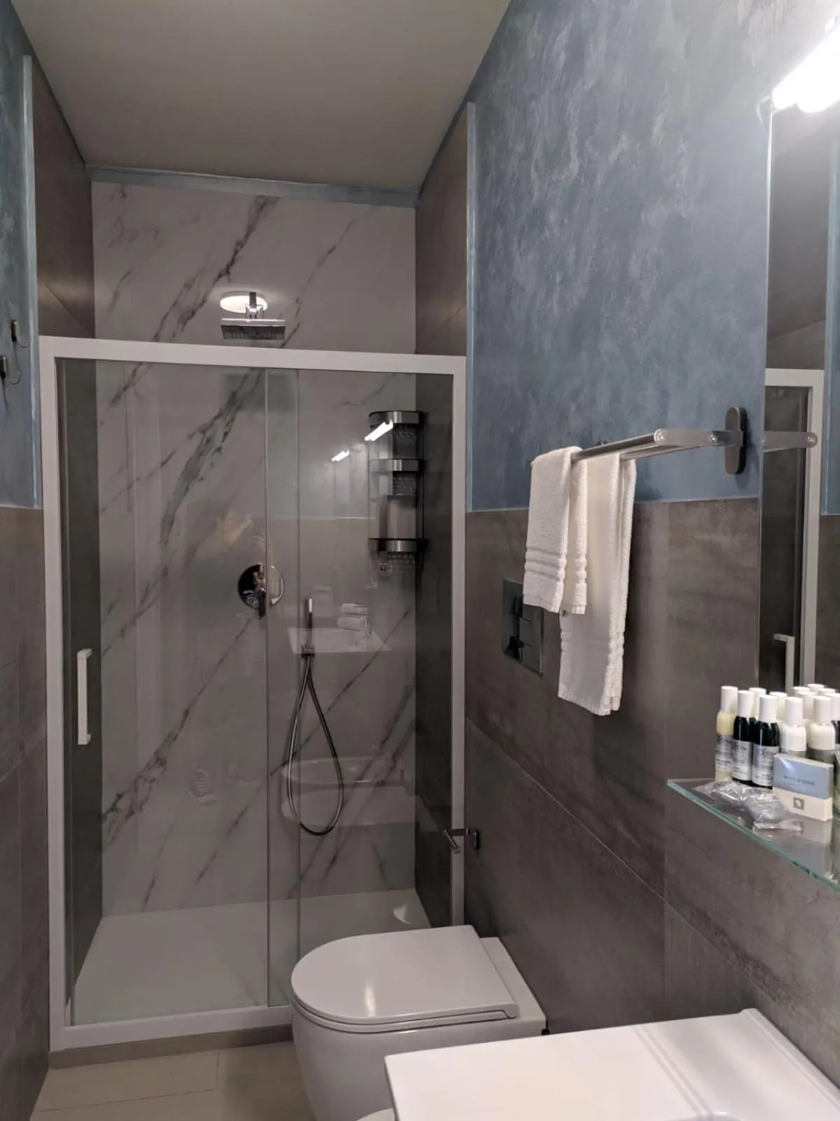 Shower in Terrazze Naos
