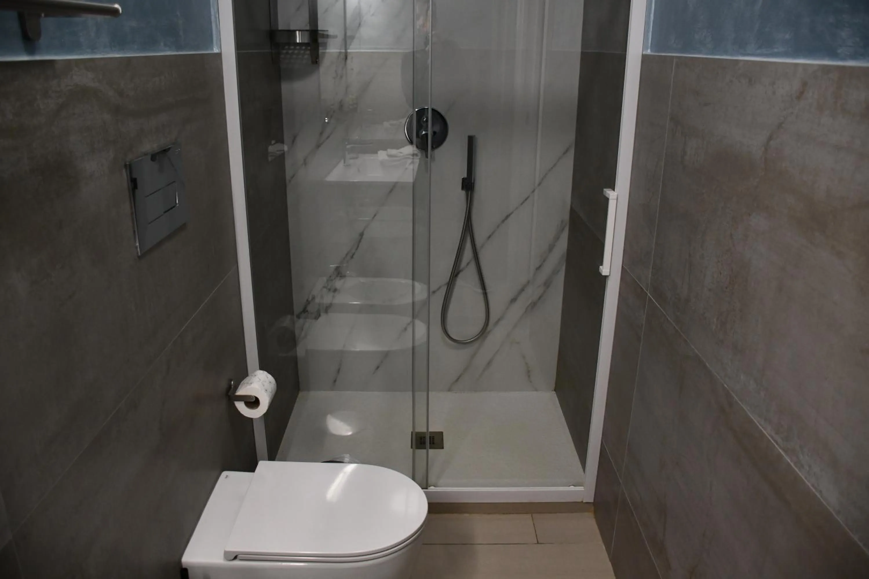 Shower in Terrazze Naos