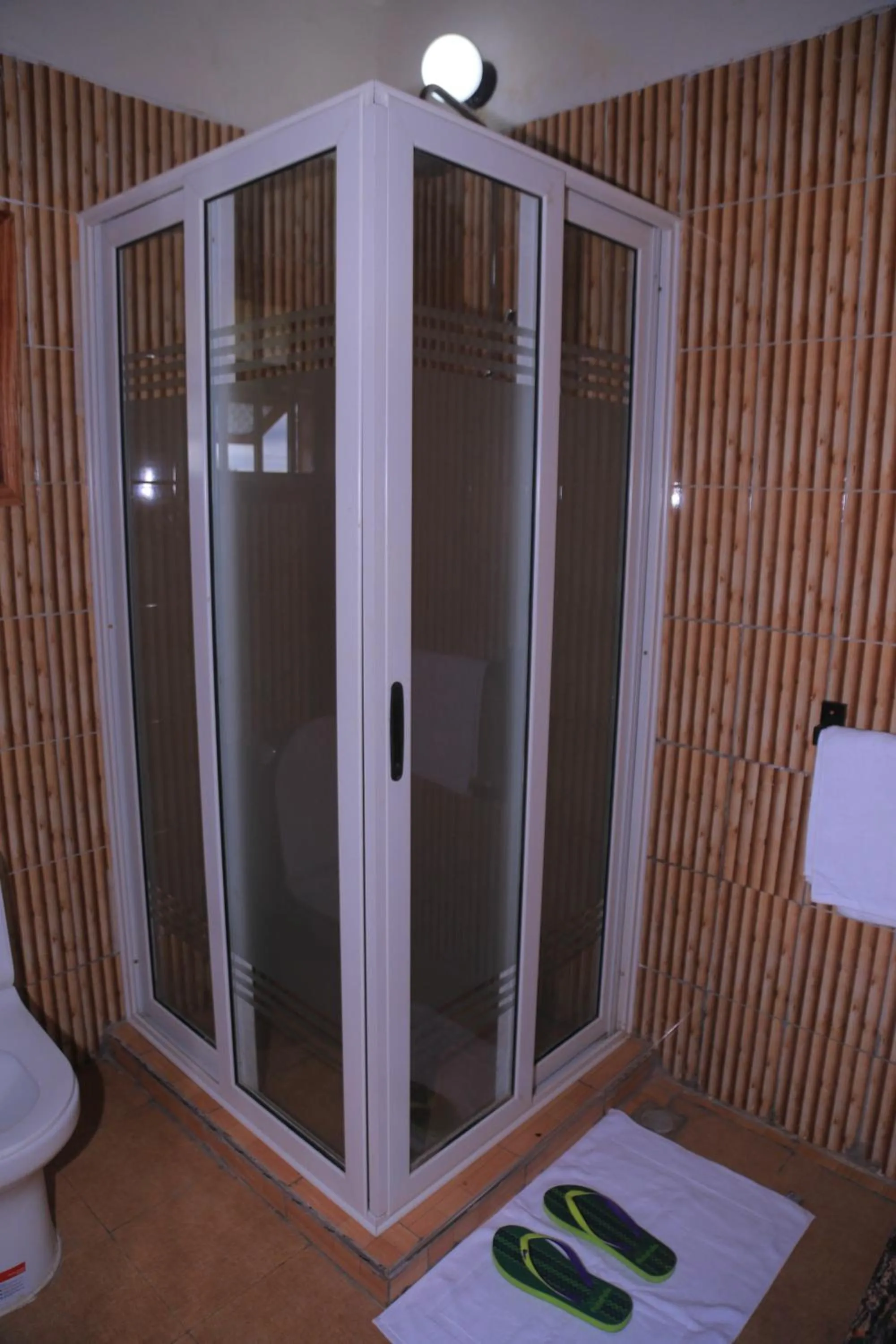 Shower in Acaki Lodge