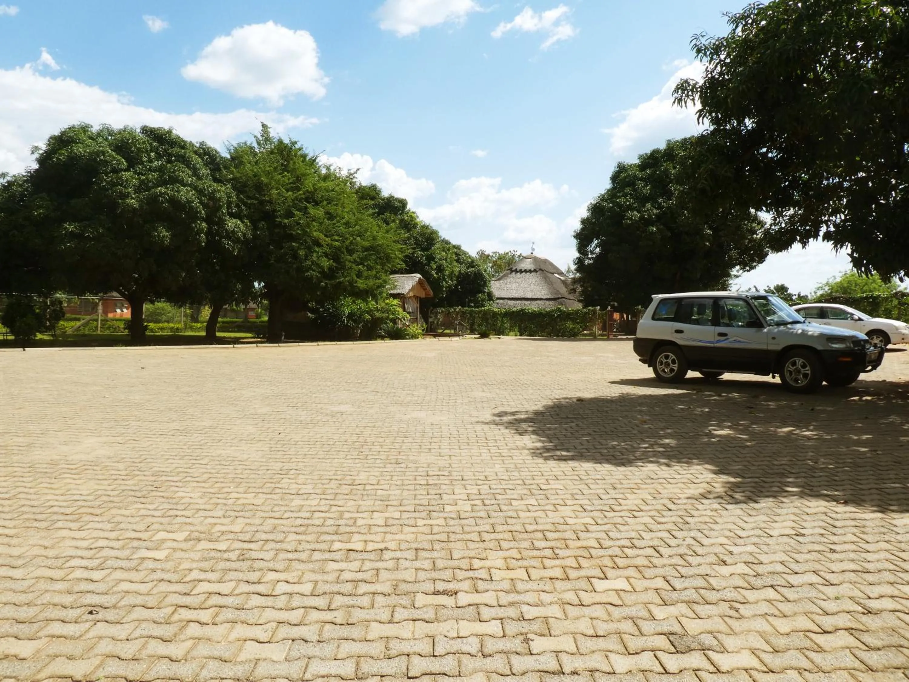 Parking in Acaki Lodge