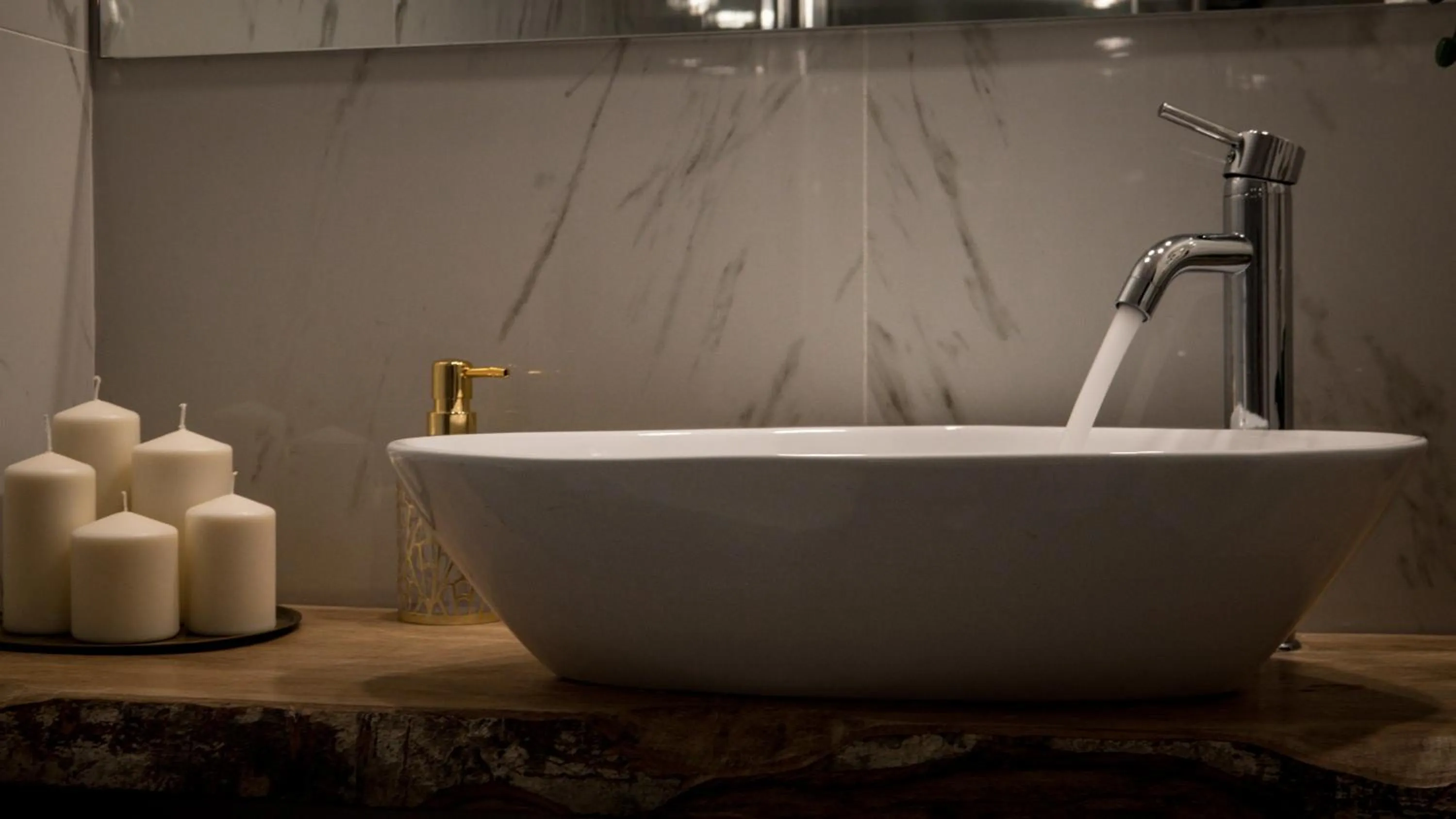 Bathroom in TOLEDO CLASS