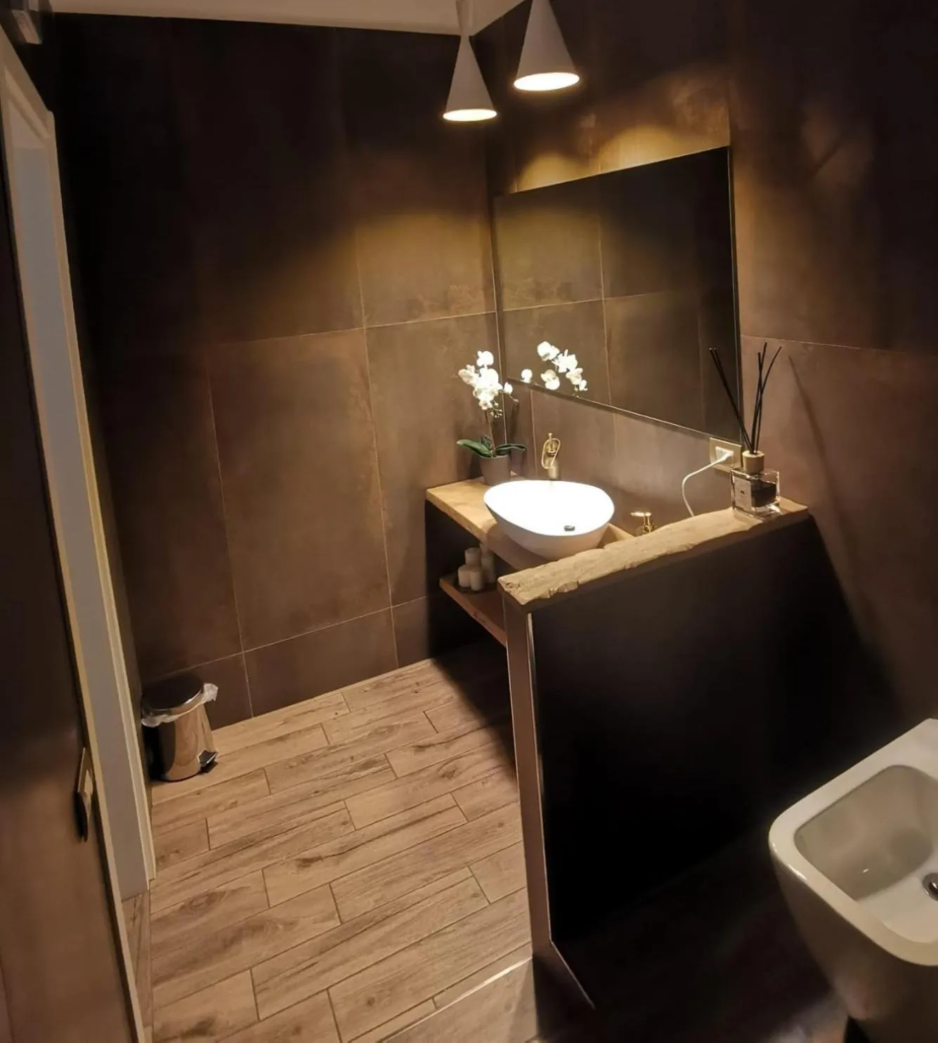 Bathroom in TOLEDO CLASS