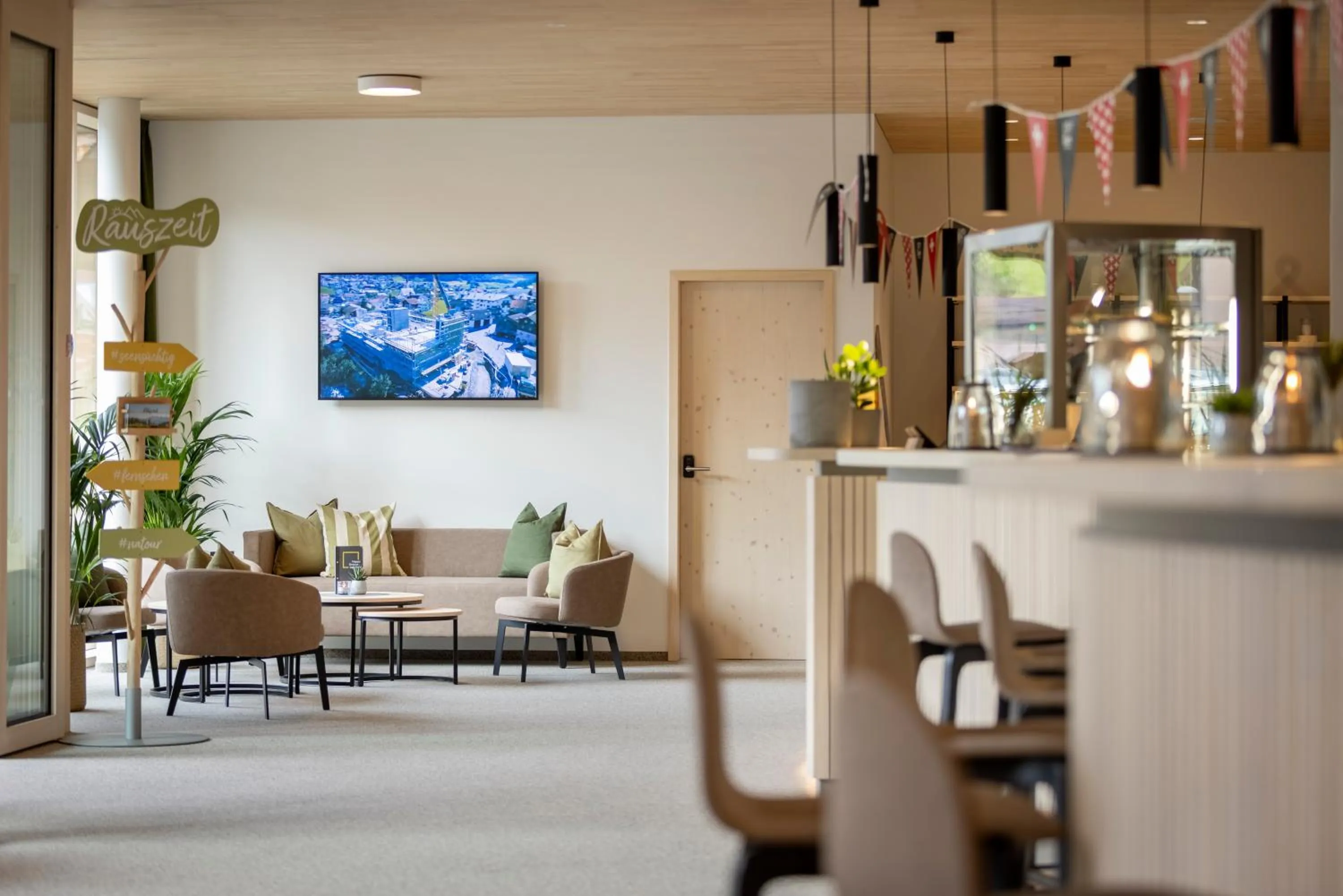 Lobby or reception in JUFA Hotel Savognin