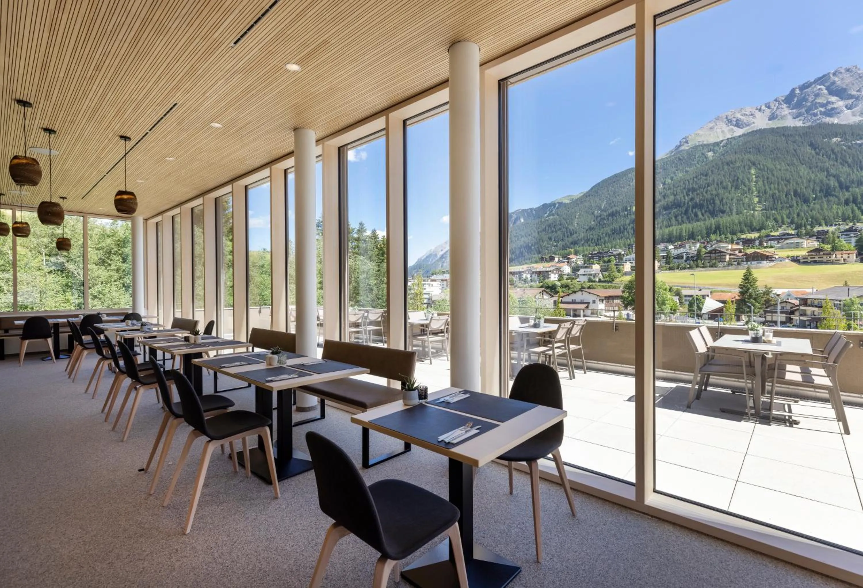 Restaurant/places to eat in JUFA Hotel Savognin