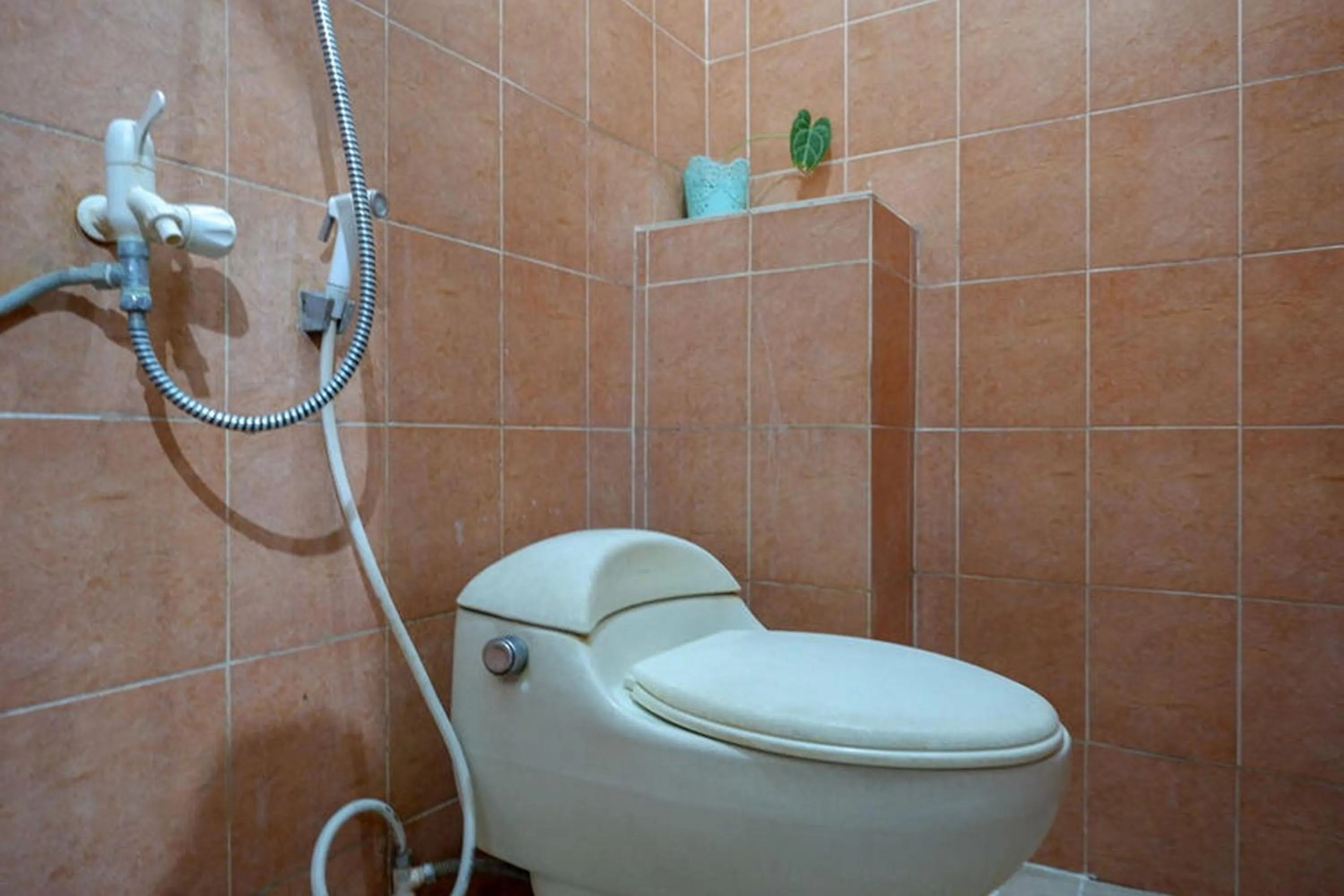 Bathroom in RedDoorz Syariah @ Sunan Bonang Magelang