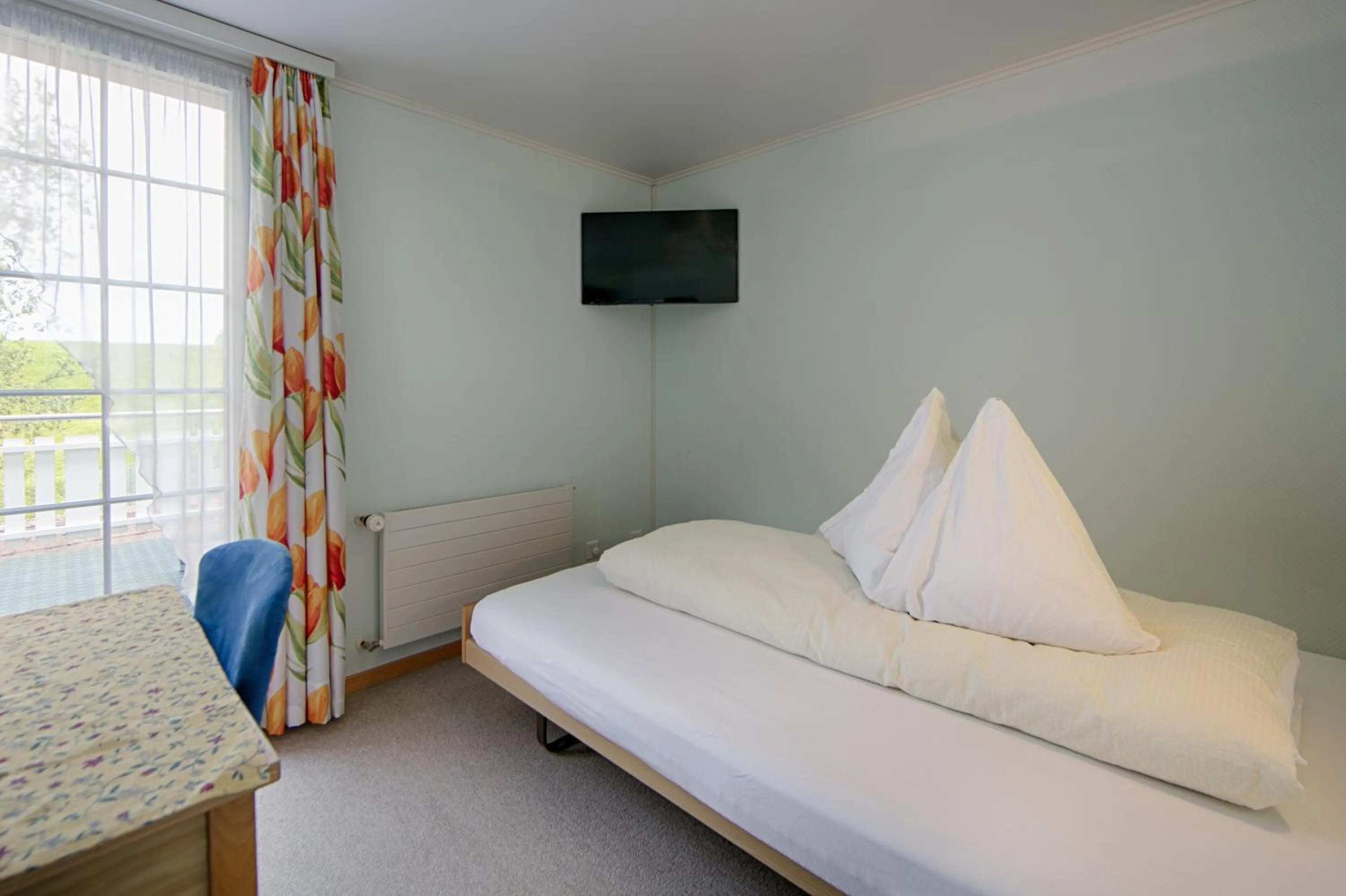 Photo of the whole room, Bed in Hotel Frohe Aussicht