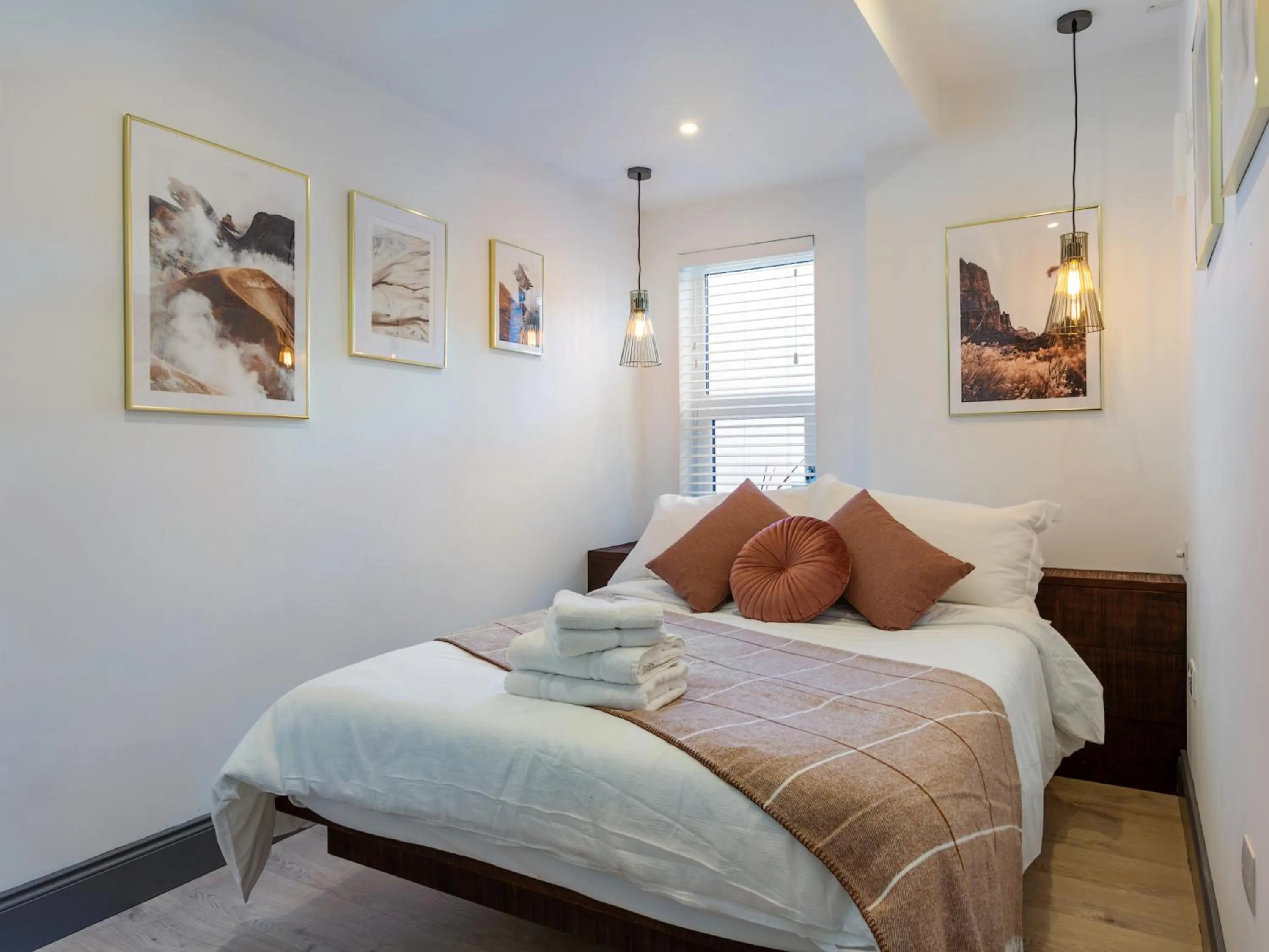 Bedroom, Bed in Macs Townhouse Dungarvan