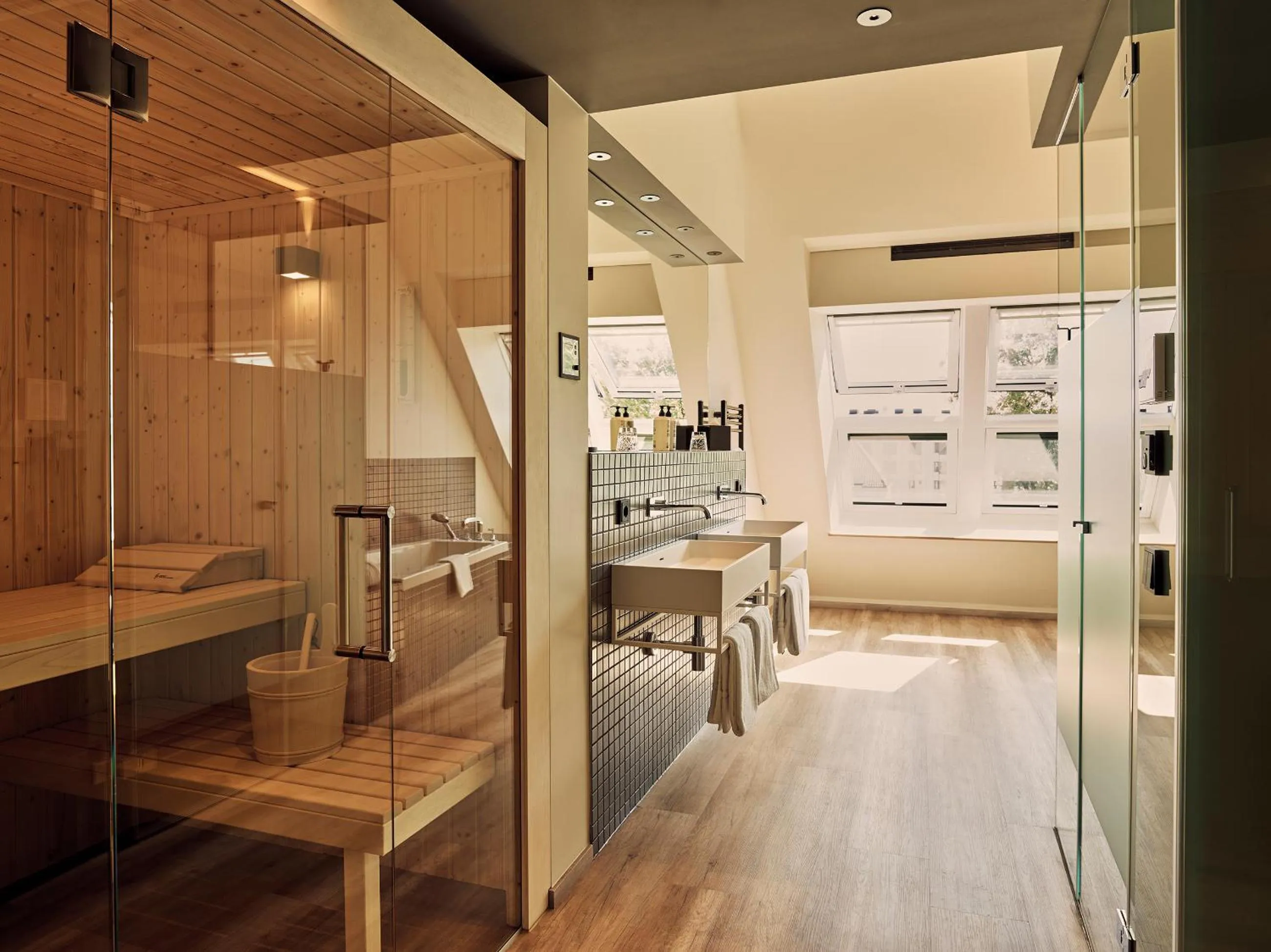 Bathroom in Schwabinger Wahrheit by Geisel