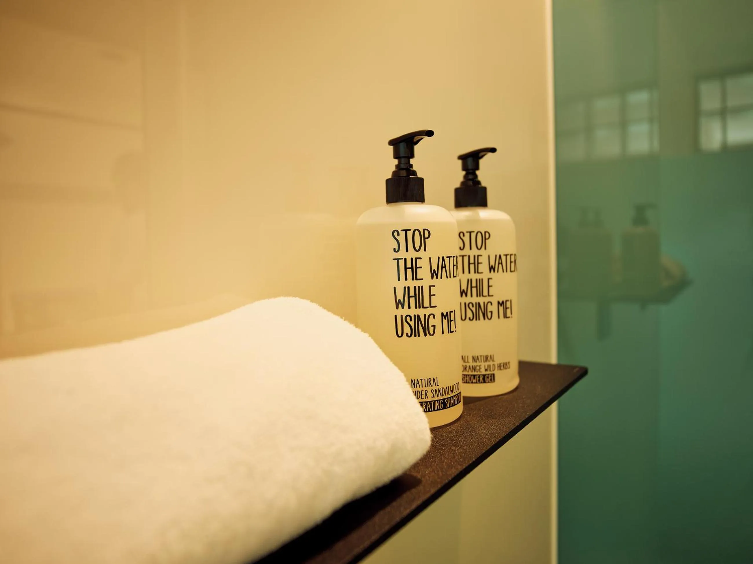 Bathroom in Schwabinger Wahrheit by Geisel