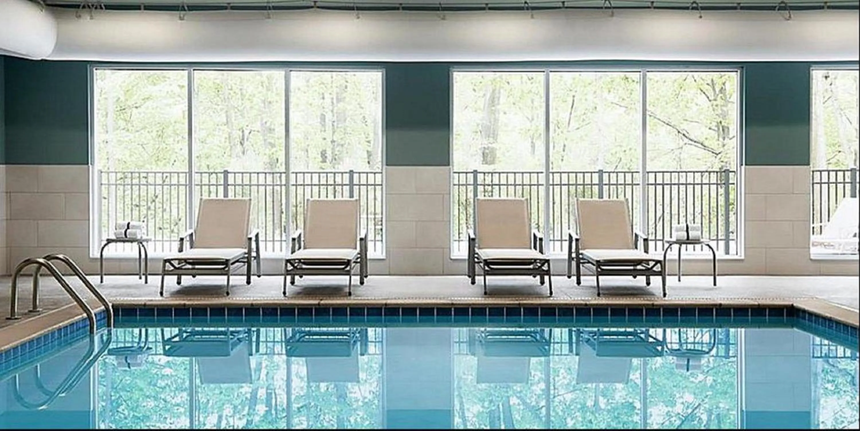 Swimming pool in Holiday Inn Express & Suites - Bardstown by IHG