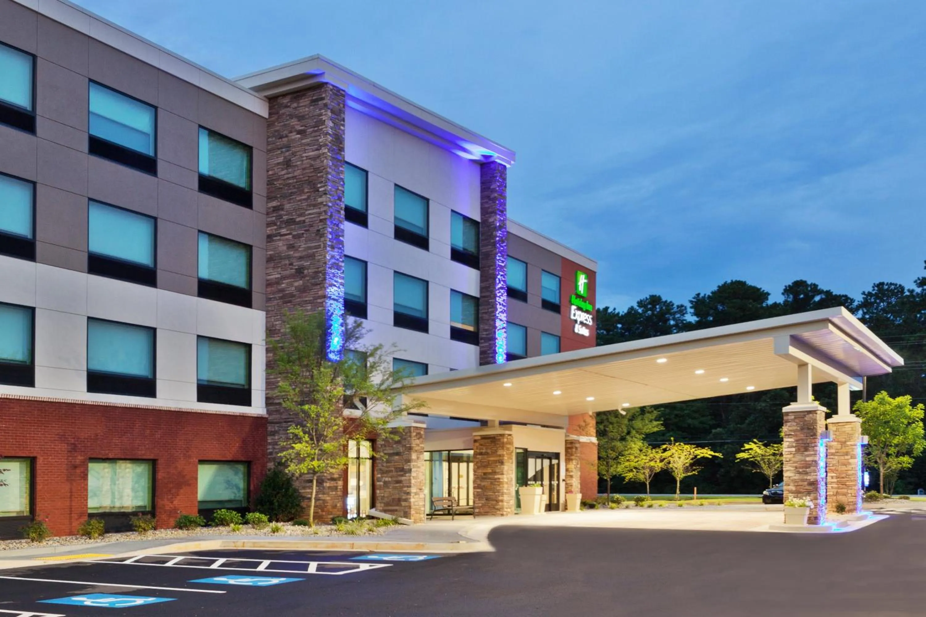 Property building in Holiday Inn Express & Suites - Fayetteville by IHG