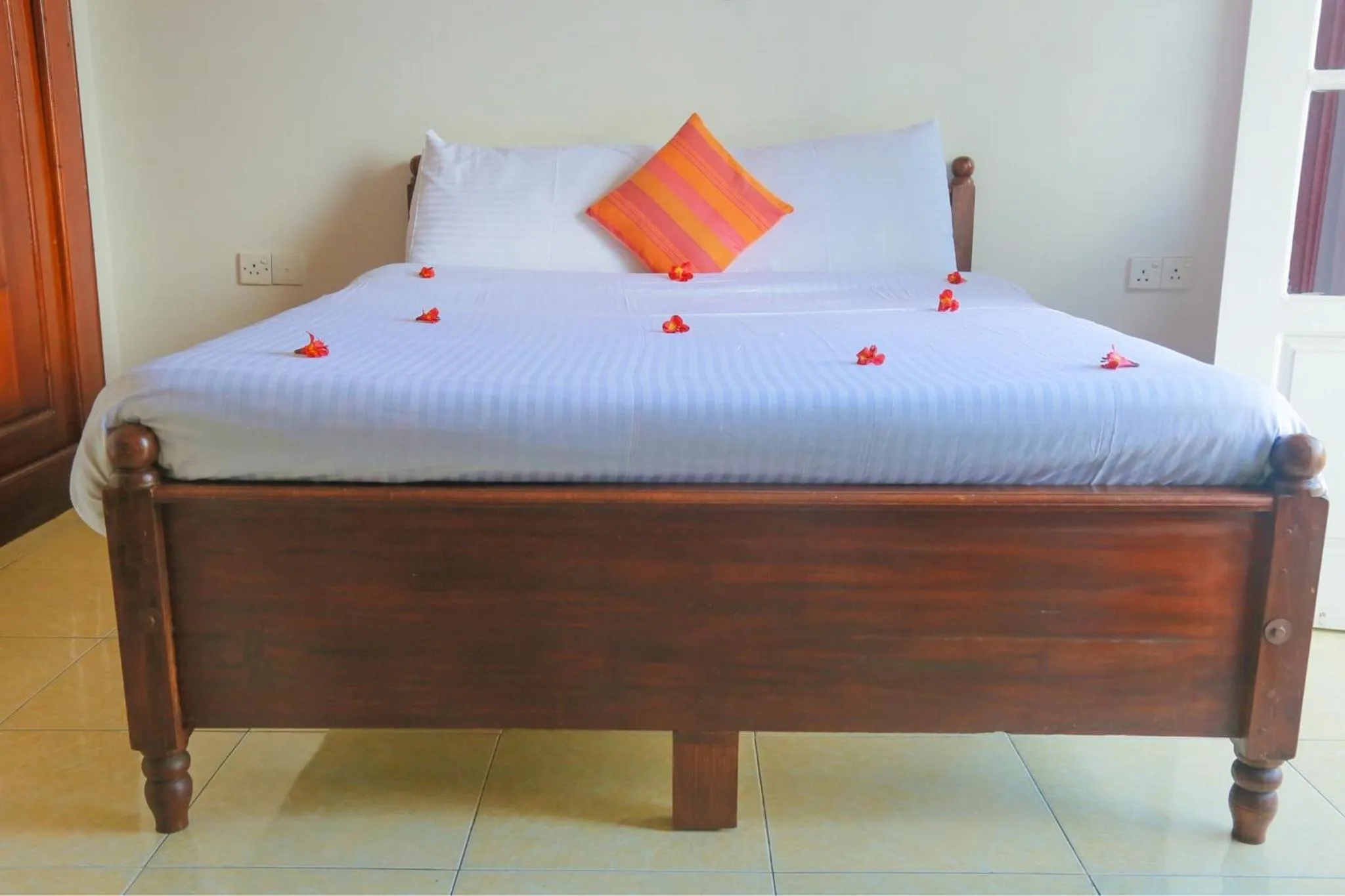 Bed in Inroma Holiday Resort