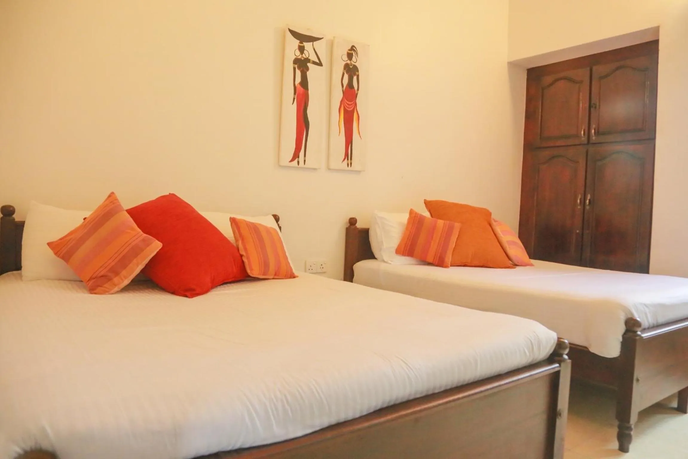 Bed in Inroma Holiday Resort