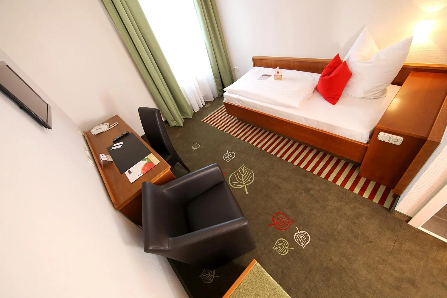 Bed in Schieners Hotel & Apfelhof Apartments