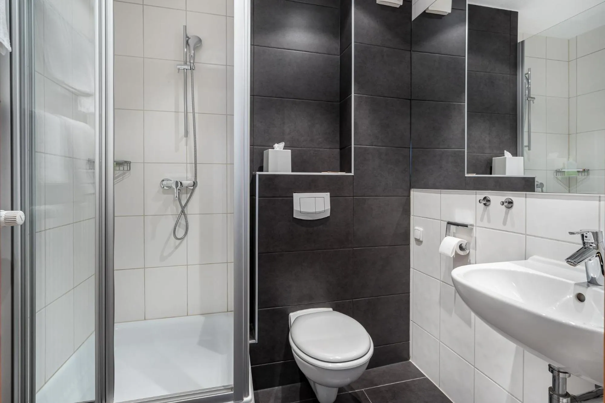 Bathroom in Schieners Hotel & Apfelhof Apartments