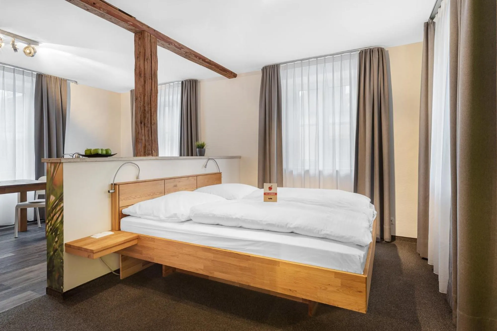 Bed in Schieners Hotel & Apfelhof Apartments