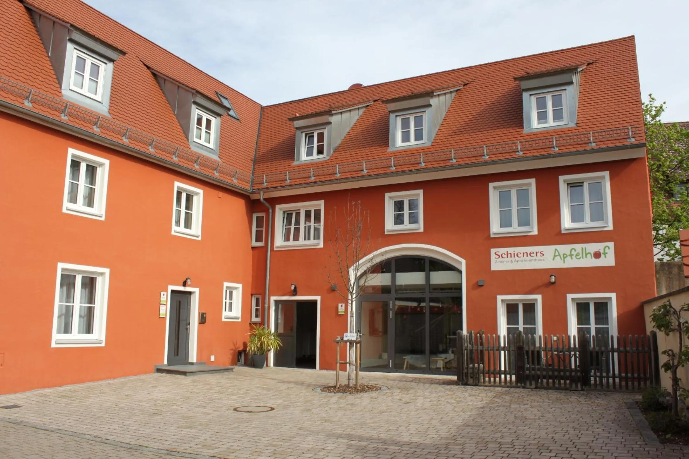 Property building in Schieners Hotel & Apfelhof Apartments