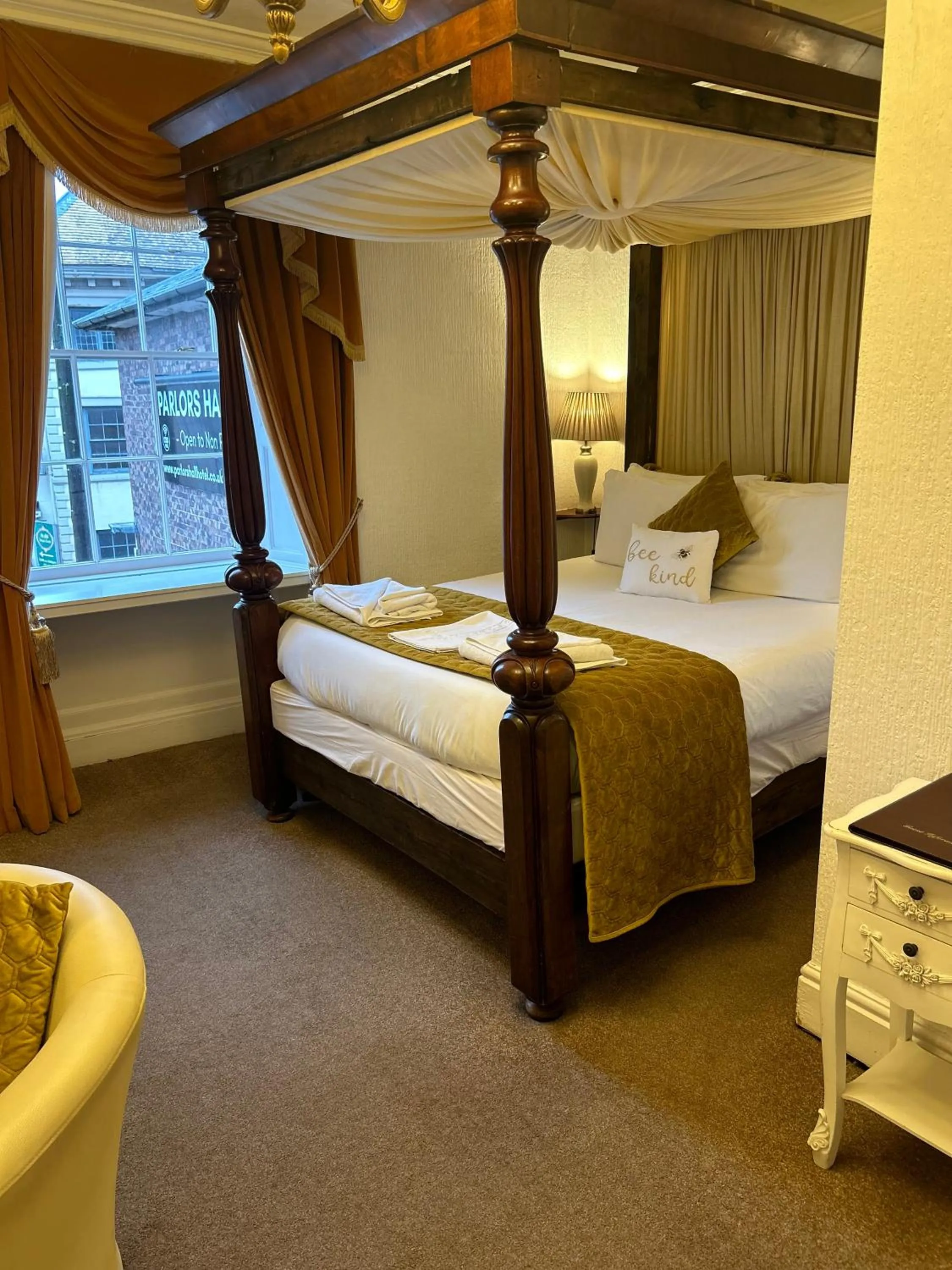 Bedroom, Bed in Parlors Hall Hotel