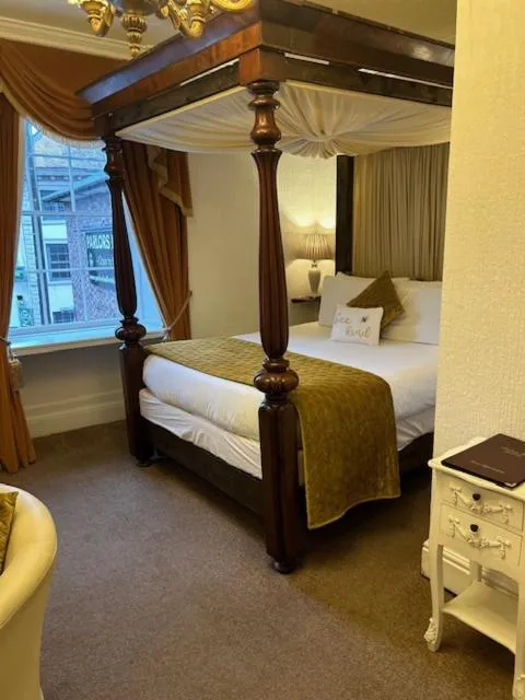 Bed in Parlors Hall Hotel