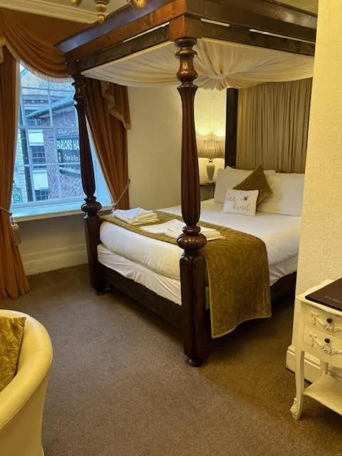 Bed in Parlors Hall Hotel