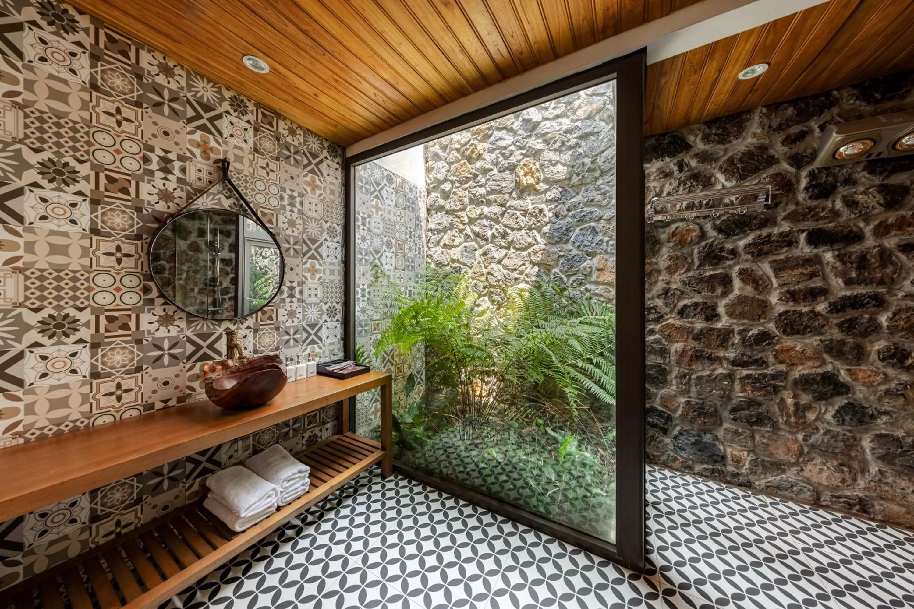 Shower in Nature Garden Ecolodge Ninh Bình