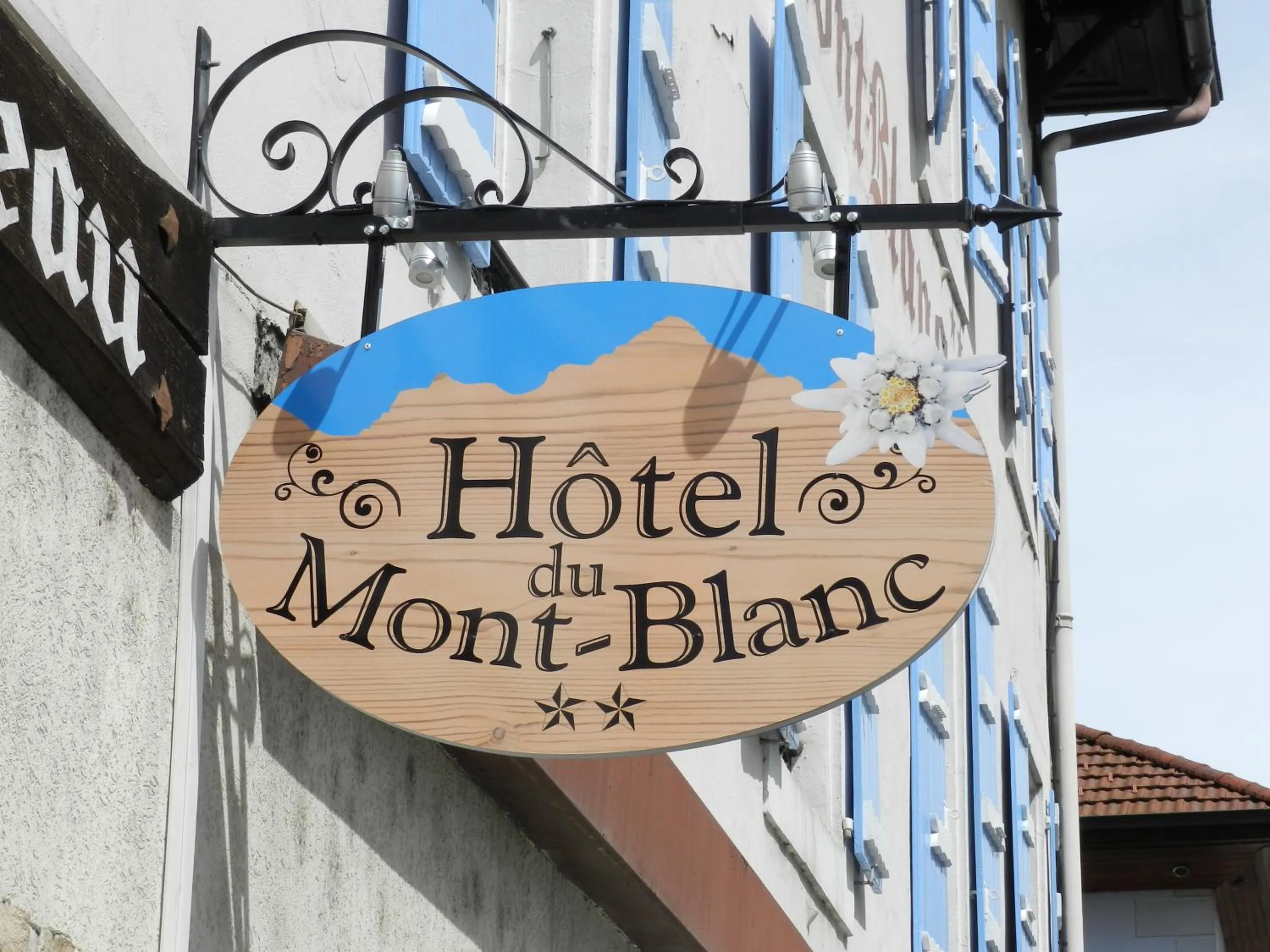 Facade/entrance in Hotel du Mont Blanc